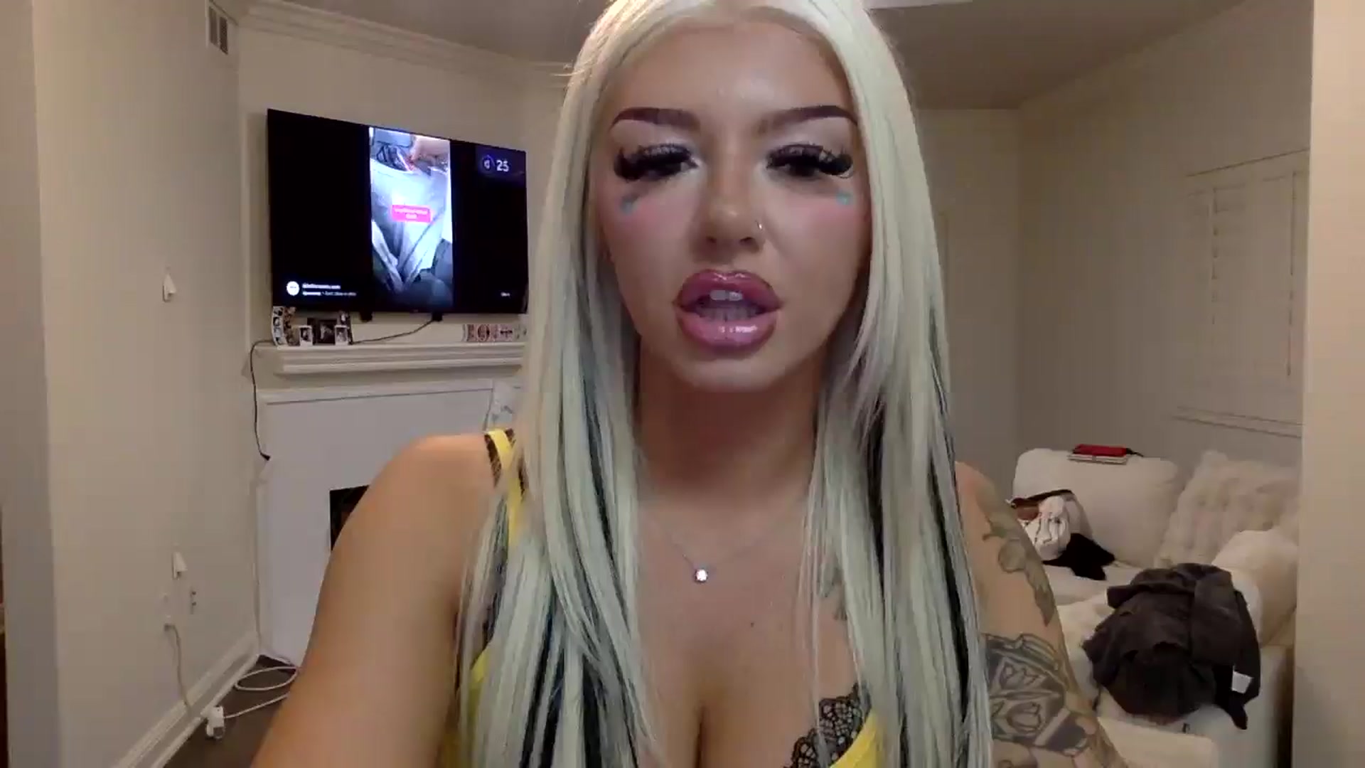 Gallery image thumbnail from Masonblu's myfreecams stream on, 12/17/2025, 08:29 image 20 of 20
