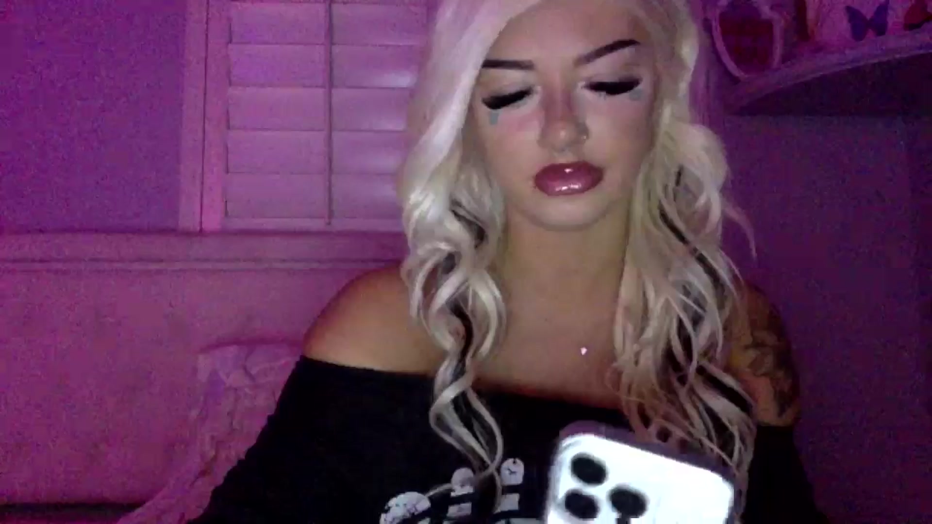 Gallery image thumbnail from Masonblu's myfreecams stream on, 05/04/2026, 07:58 image 18 of 20