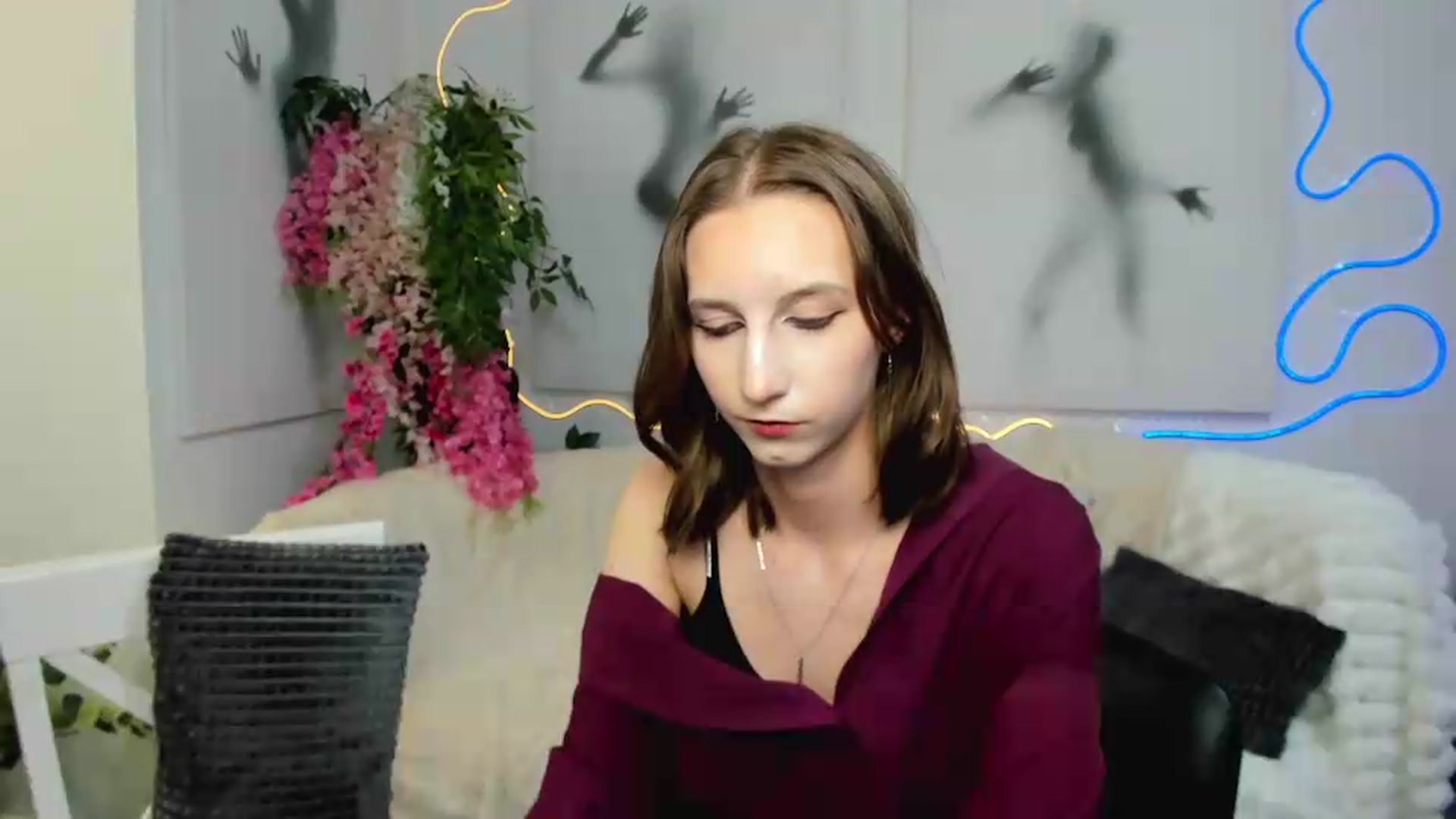 Gallery image thumbnail from Mavienne_Ly's myfreecams stream on, 06/09/2026, 11:00 image 15 of 20