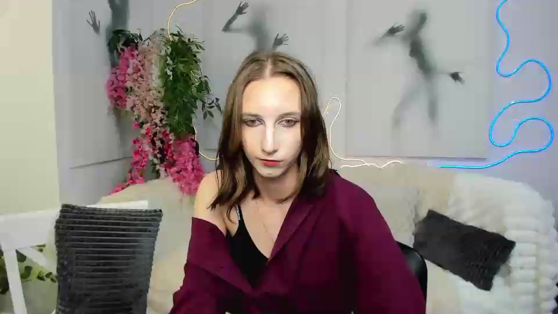 Gallery image thumbnail from Mavienne_Ly's myfreecams stream on, 06/09/2026, 11:00 image 17 of 20