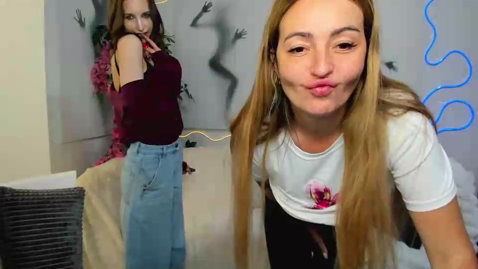 Gallery image thumbnail from Mavienne_Ly's myfreecams stream on, 06/09/2026, 11:00 image 11 of 20