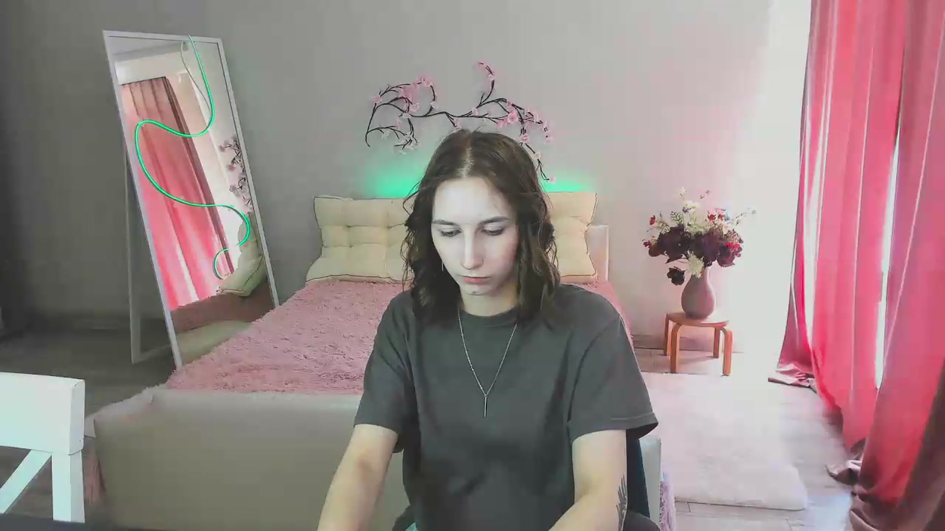 Gallery image thumbnail from Mavienne_Ly's myfreecams stream on, 06/10/2026, 13:01 image 18 of 20