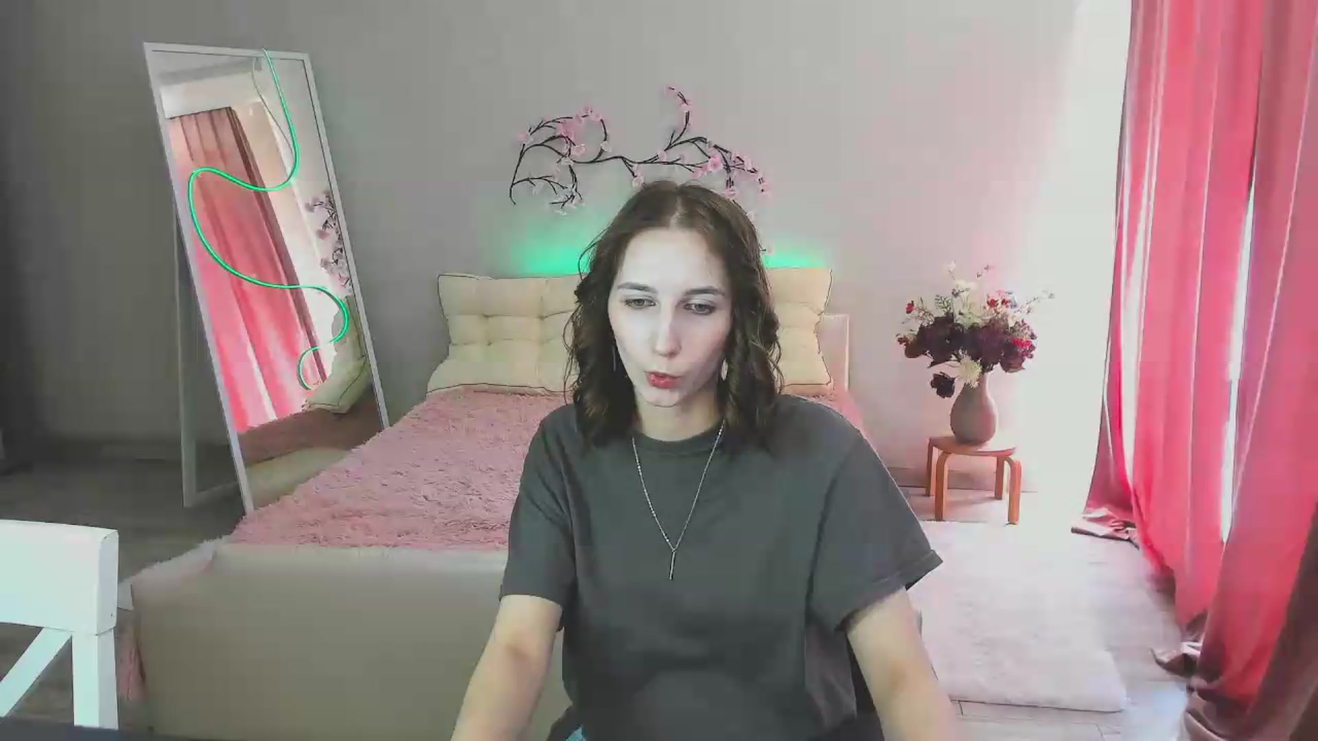 Gallery image thumbnail from Mavienne_Ly's myfreecams stream on, 06/10/2026, 13:01 image 17 of 20
