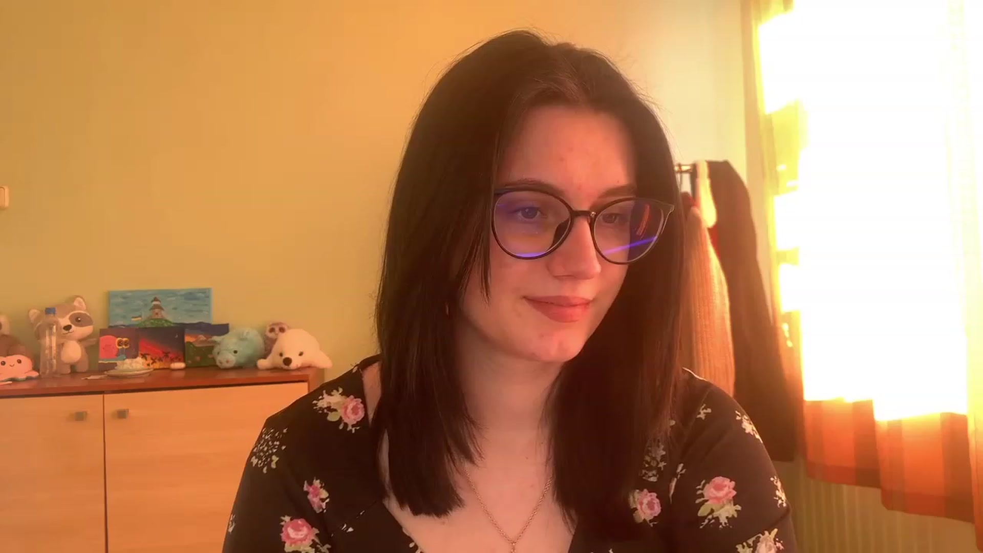 Gallery image thumbnail from Mavvka's myfreecams stream on, 04/03/2023, 15:32 image 3 of 20