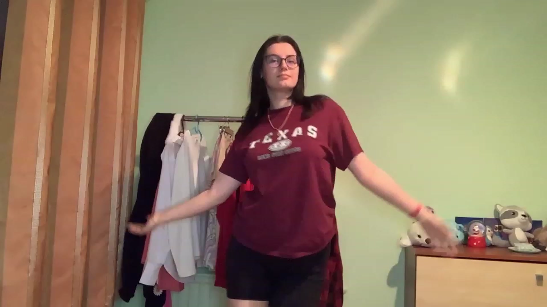 Gallery image thumbnail from Mavvka's myfreecams stream on, 05/14/2023, 19:29 image 16 of 20