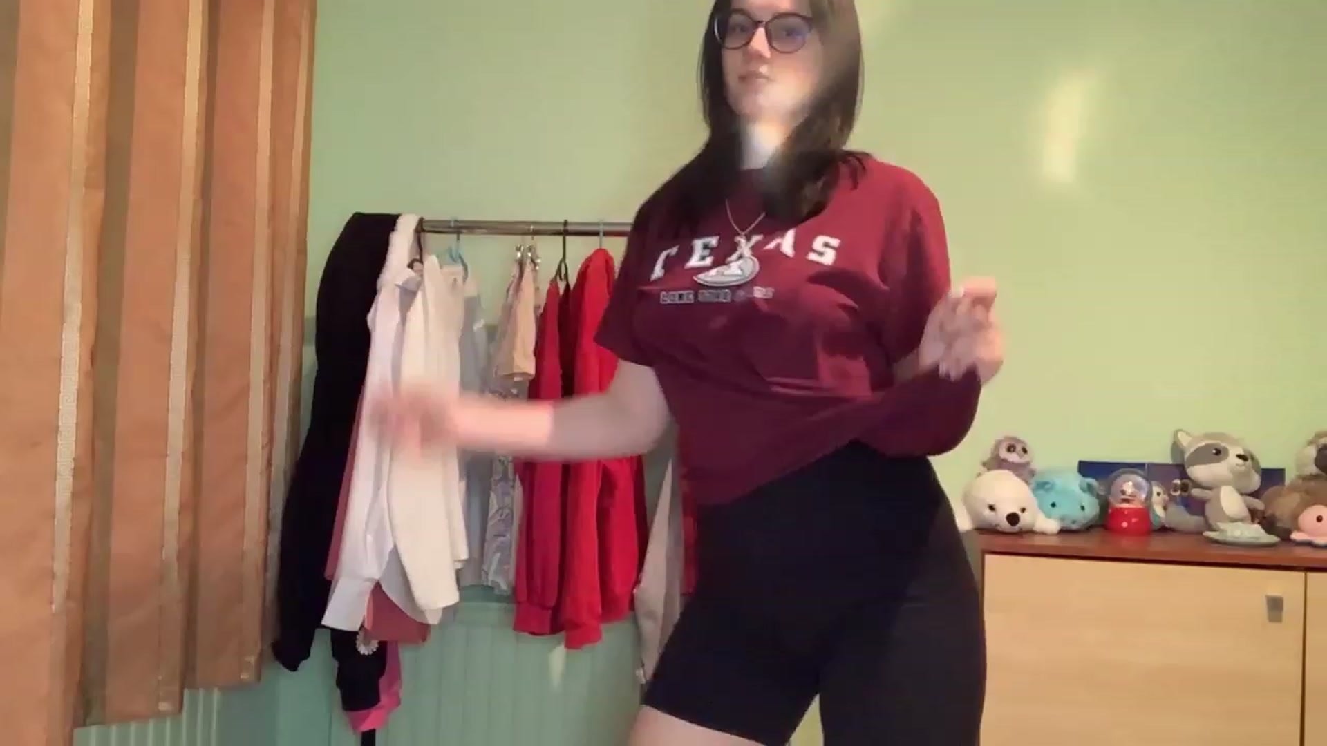 Gallery image thumbnail from Mavvka's myfreecams stream on, 05/14/2023, 19:29 image 19 of 20