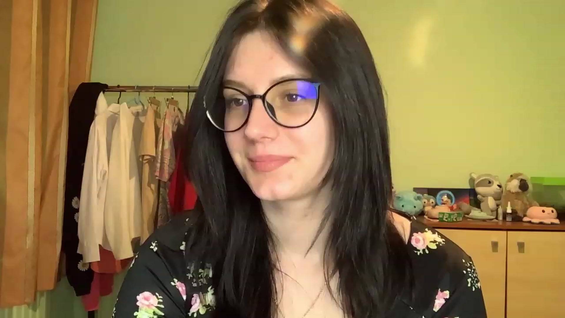 Gallery image thumbnail from Mavvka's myfreecams stream on, 05/21/2023, 21:08 image 2 of 20