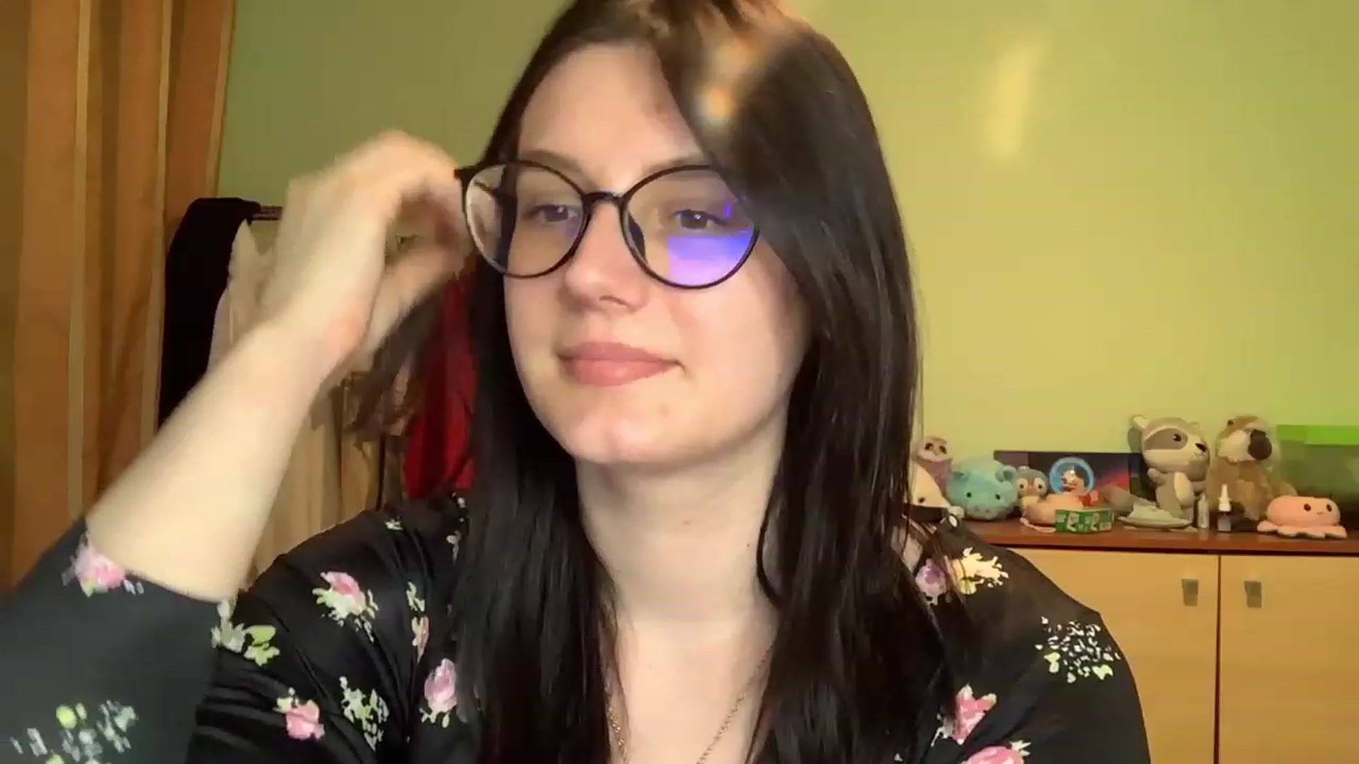 Gallery image thumbnail from Mavvka's myfreecams stream on, 05/21/2023, 21:08 image 14 of 20