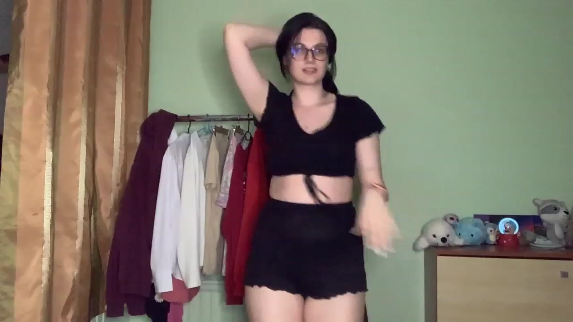 Gallery image thumbnail from Mavvka's myfreecams stream on, 05/27/2023, 21:15 image 4 of 20