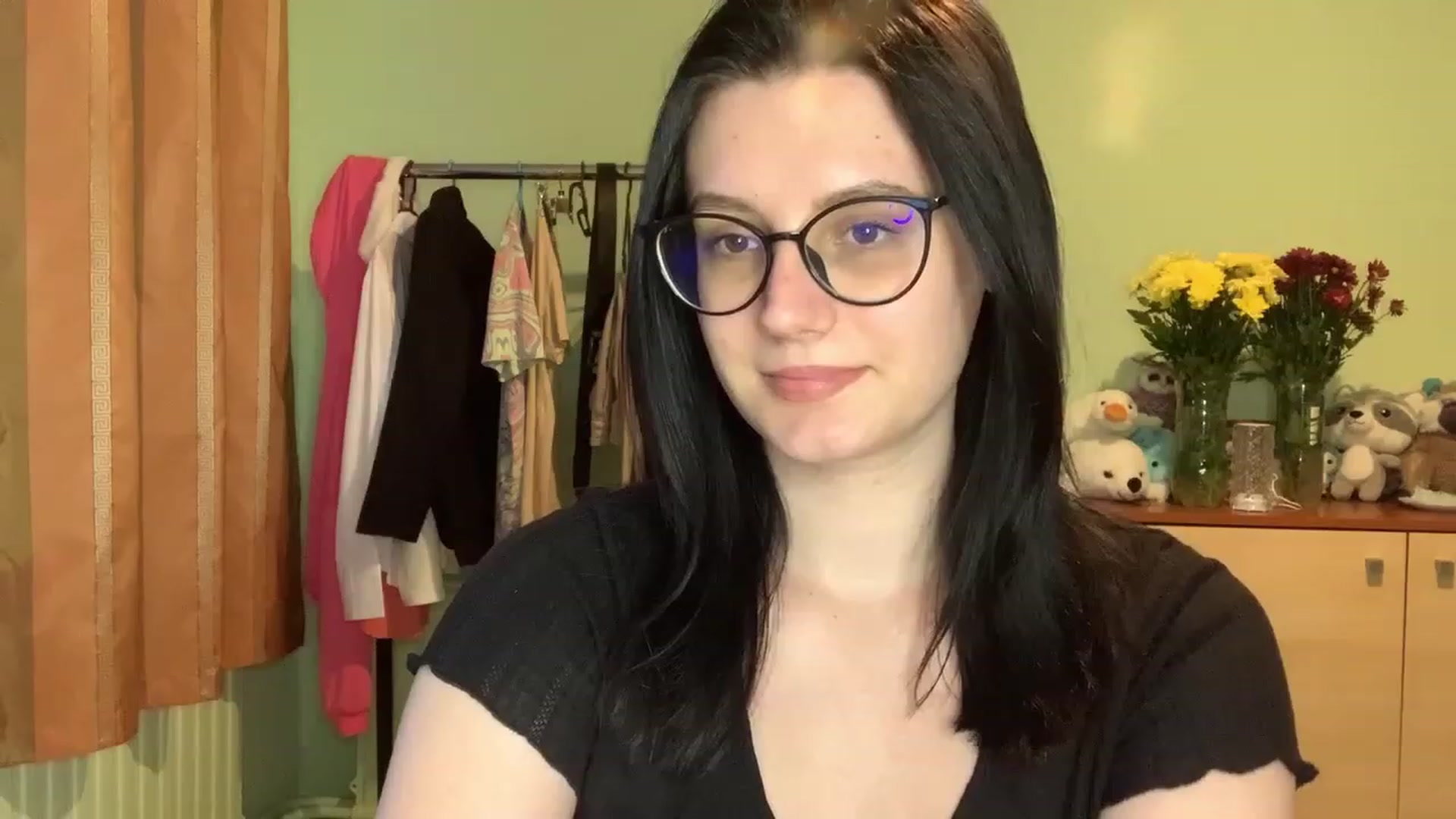 Gallery image thumbnail from Mavvka's myfreecams stream on, 06/18/2023, 19:22 image 19 of 20