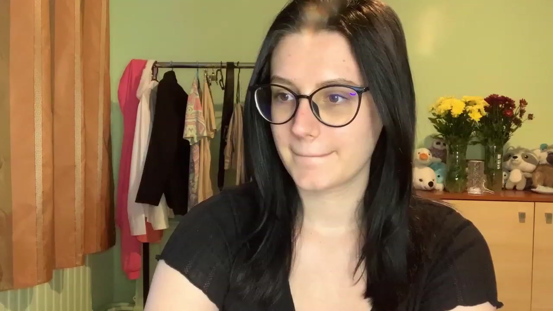 Gallery image thumbnail from Mavvka's myfreecams stream on, 06/18/2023, 19:22 image 18 of 20