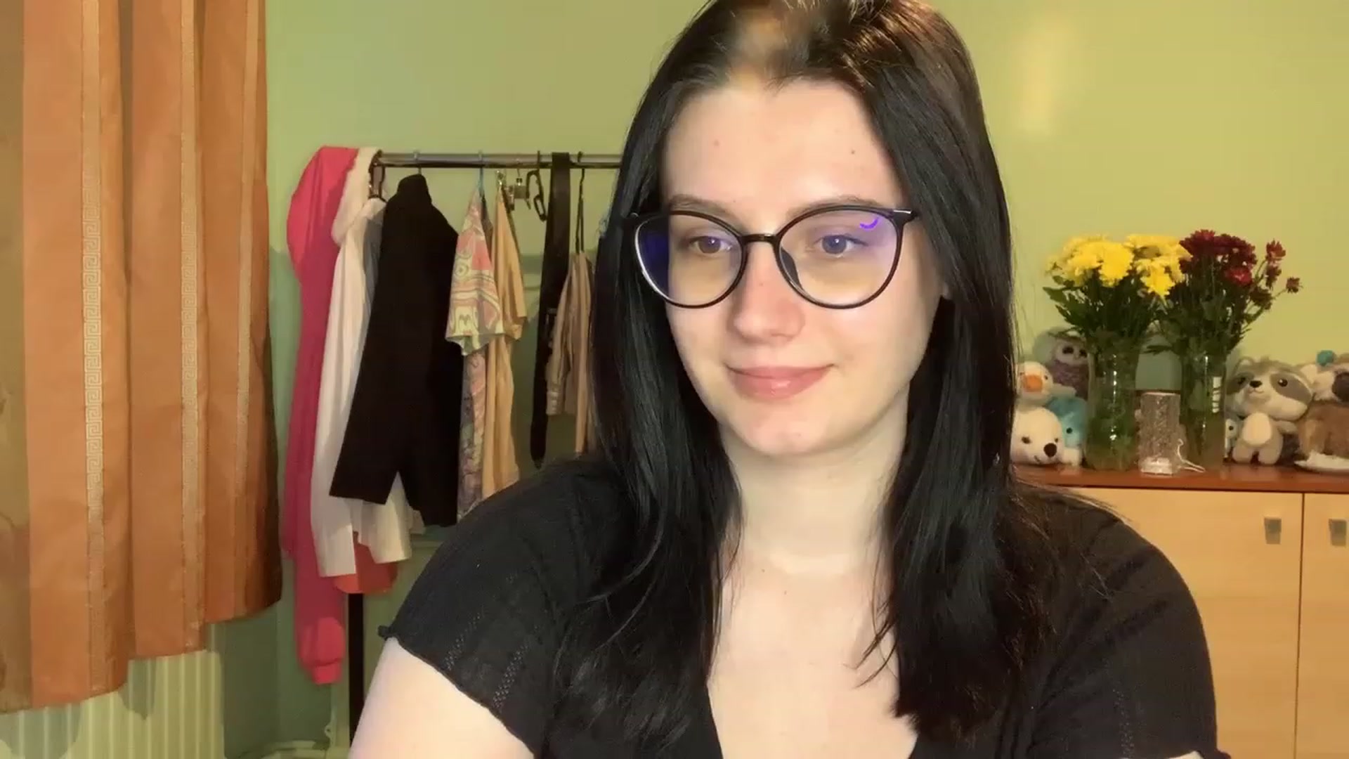Gallery image thumbnail from Mavvka's myfreecams stream on, 06/18/2023, 19:22 image 16 of 20