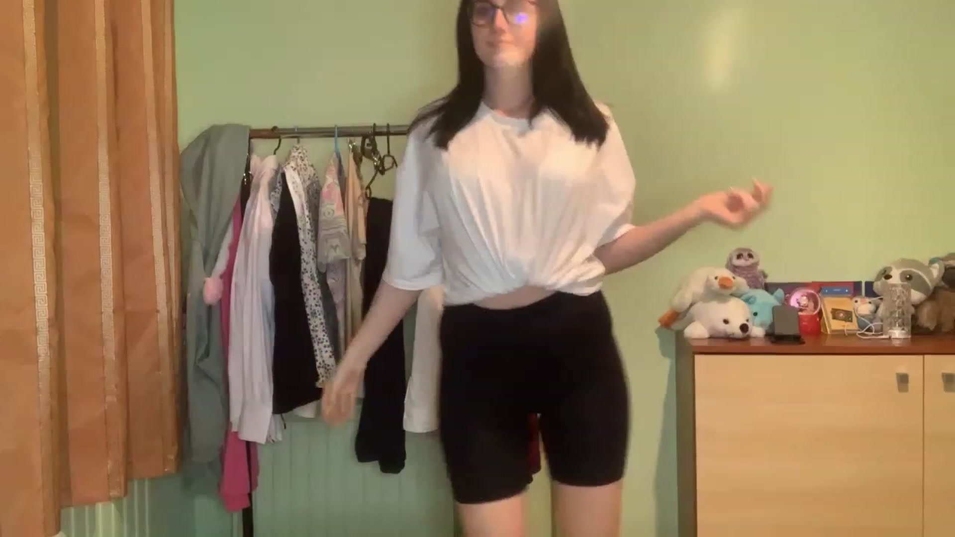Gallery image thumbnail from Mavvka's myfreecams stream on, 07/01/2023, 21:02 image 2 of 20