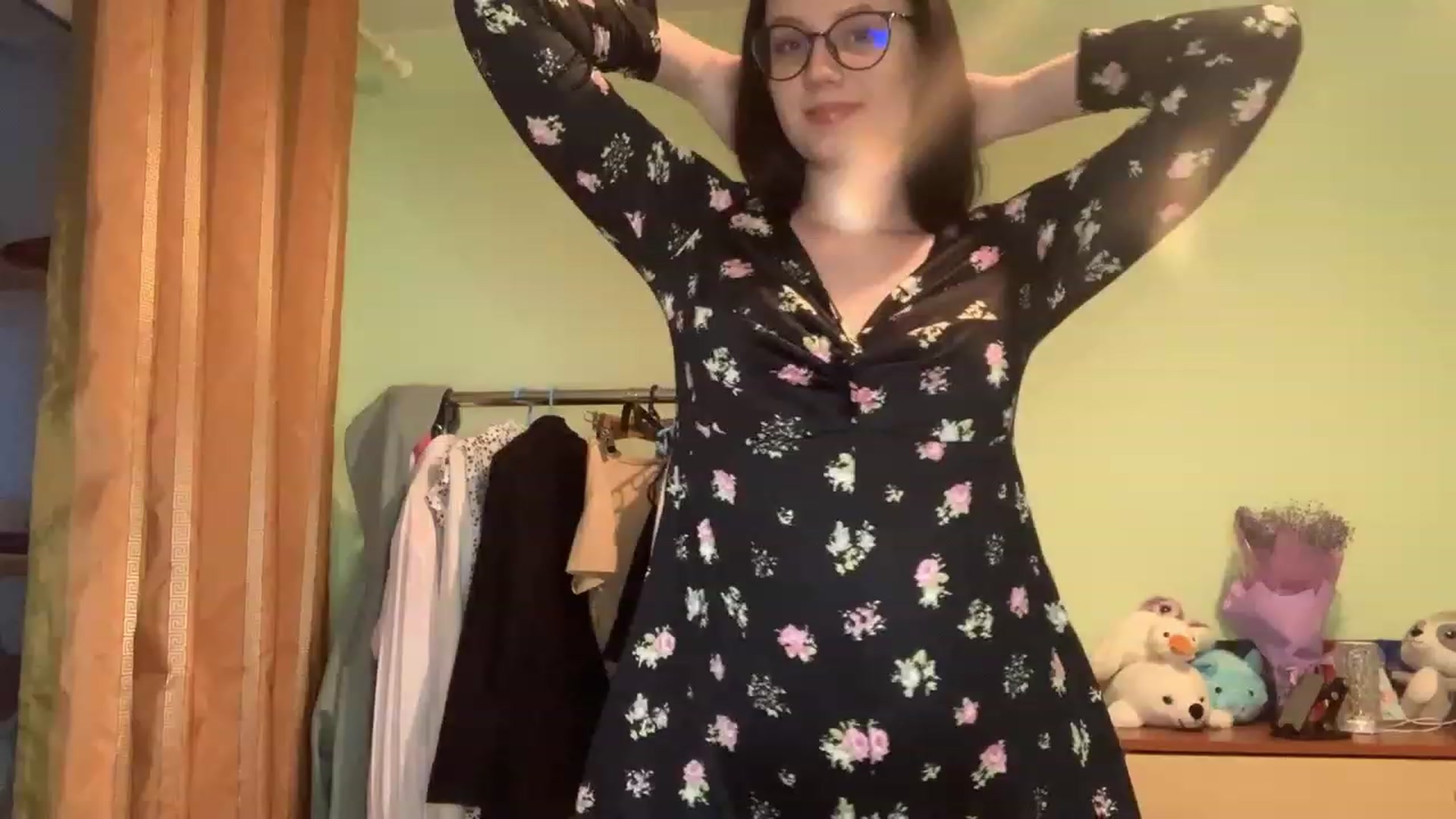Gallery image thumbnail from Mavvka's myfreecams stream on, 07/12/2023, 21:04 image 2 of 20