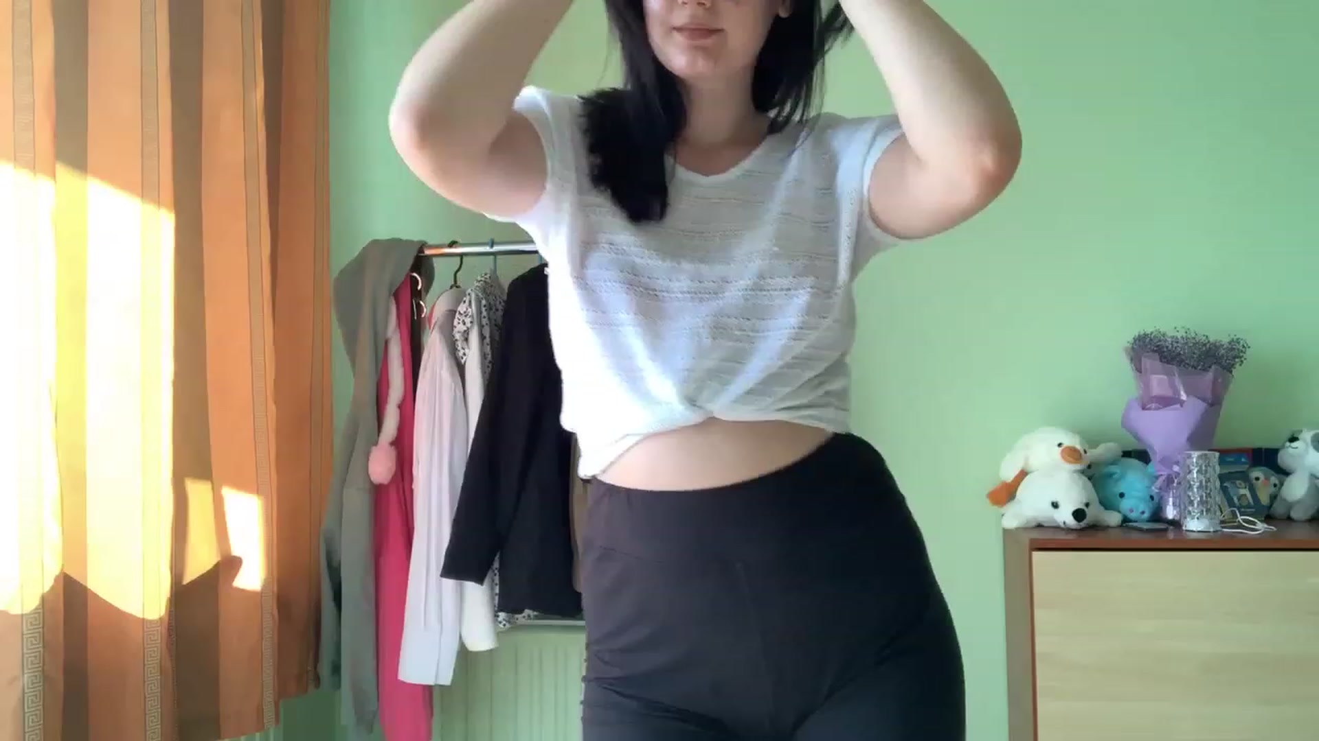 Gallery image thumbnail from Mavvka's myfreecams stream on, 07/19/2023, 15:29 image 10 of 20