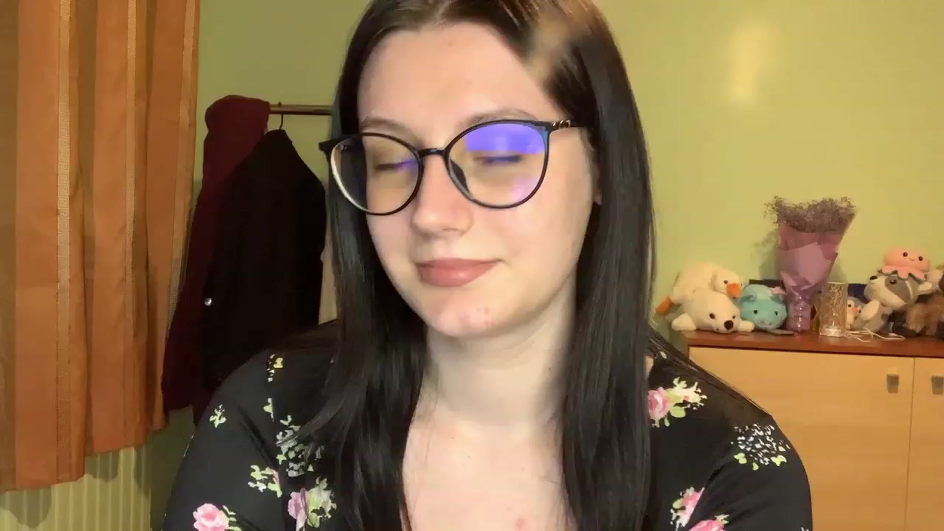 Gallery image thumbnail from Mavvka's myfreecams stream on, 08/10/2023, 20:32 image 3 of 20