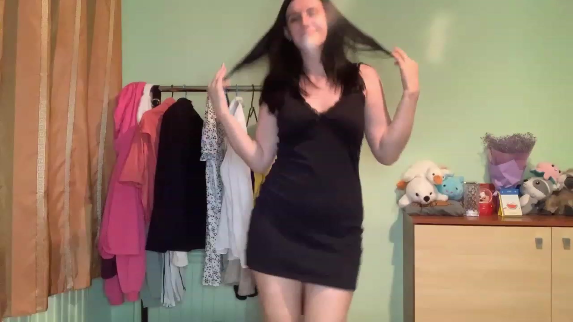 Gallery image thumbnail from Mavvka's myfreecams stream on, 08/19/2023, 22:33 image 1 of 20