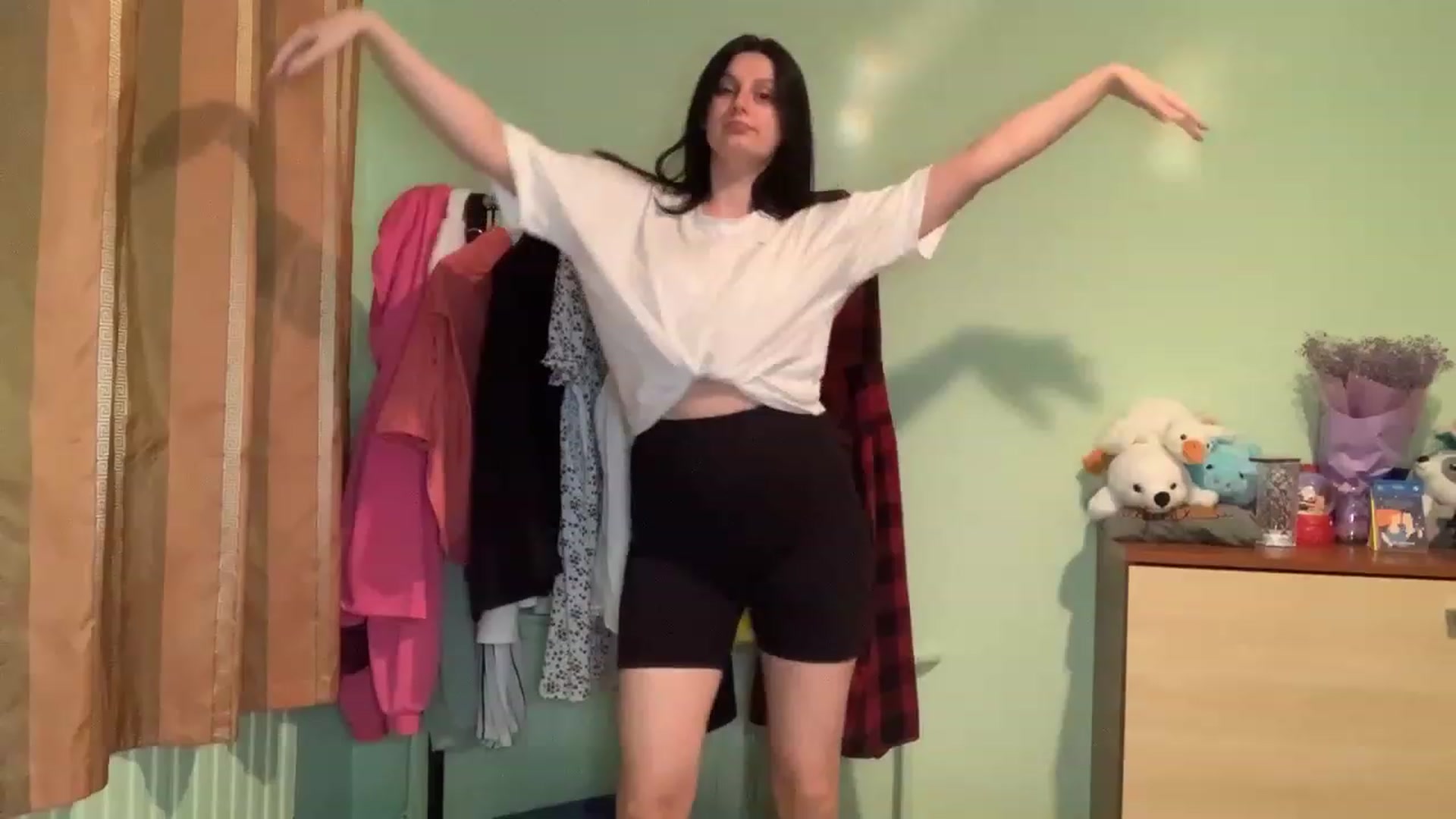 Gallery image thumbnail from Mavvka's myfreecams stream on, 08/21/2023, 21:55 image 18 of 20