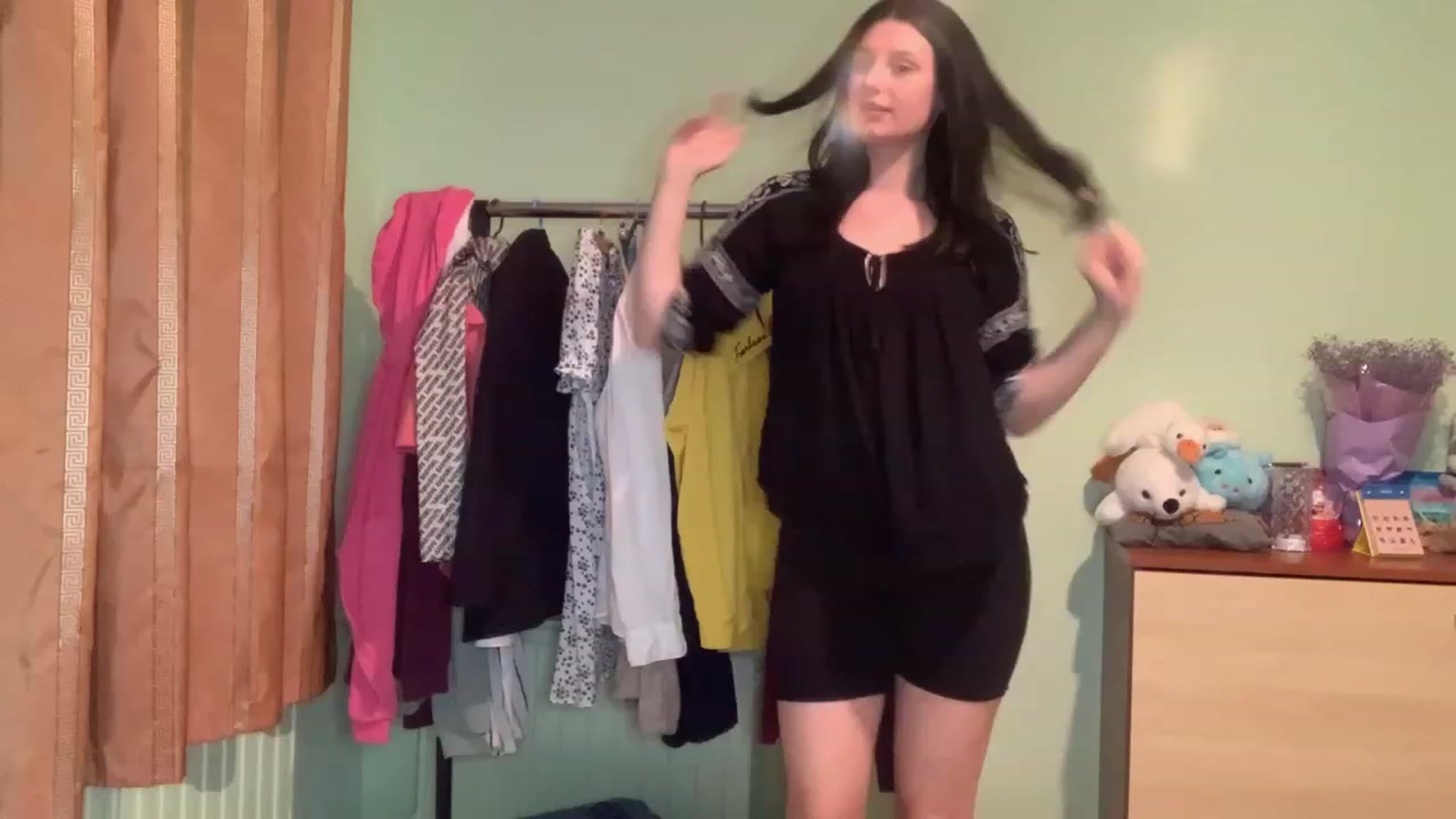 Gallery image thumbnail from Mavvka's myfreecams stream on, 08/25/2023, 21:03 image 6 of 20