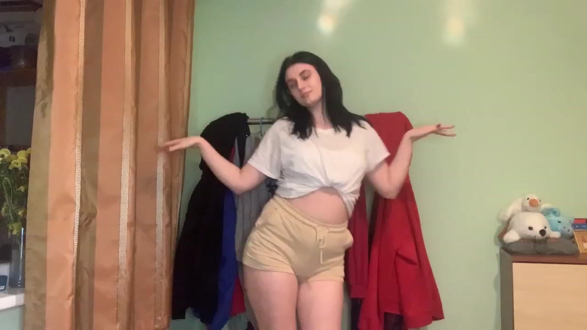 Gallery image thumbnail from Mavvka's myfreecams stream on, 12/04/2023, 22:20 image 19 of 20