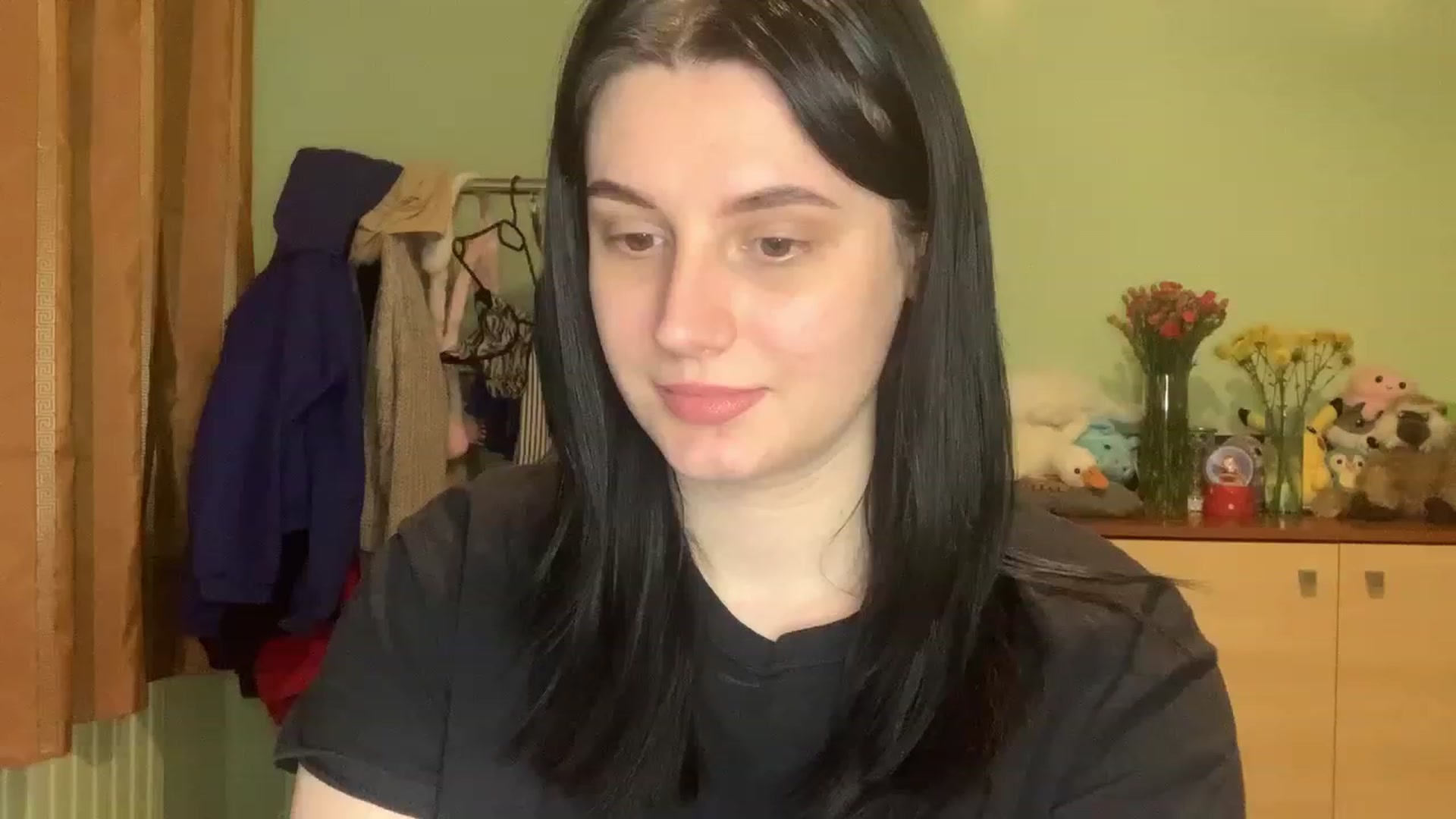 Gallery image thumbnail from Mavvka's myfreecams stream on, 12/07/2023, 22:45 image 13 of 20
