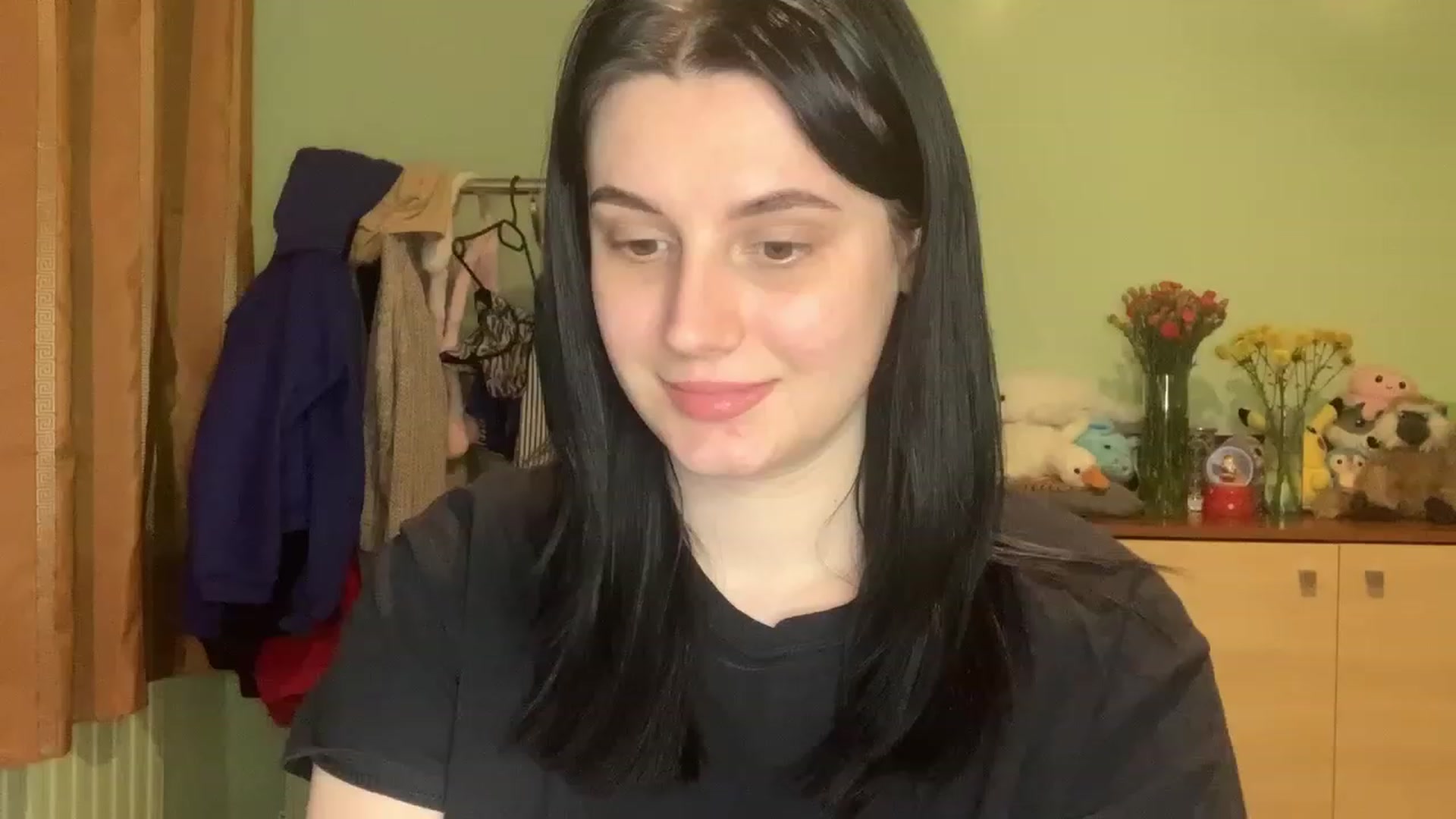 Gallery image thumbnail from Mavvka's myfreecams stream on, 12/07/2023, 22:45 image 14 of 20