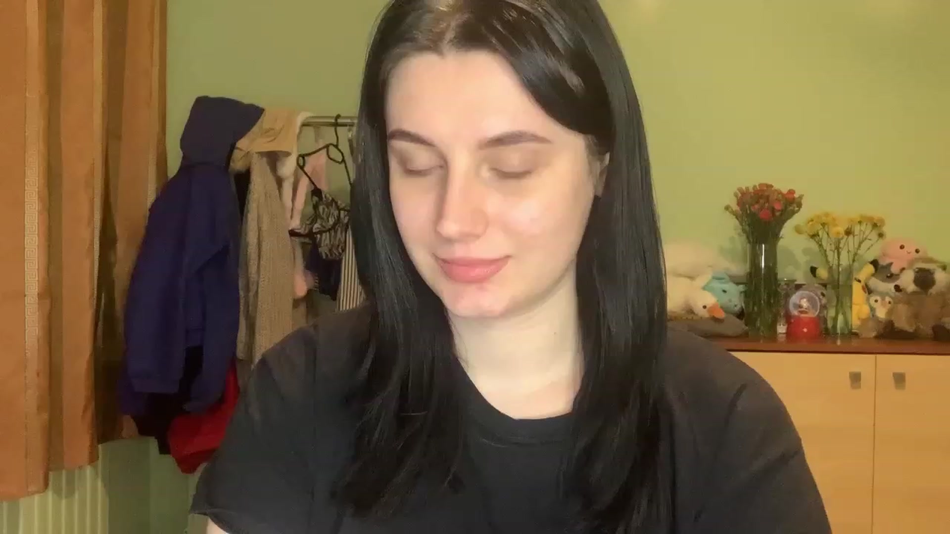 Gallery image thumbnail from Mavvka's myfreecams stream on, 12/07/2023, 22:45 image 19 of 20