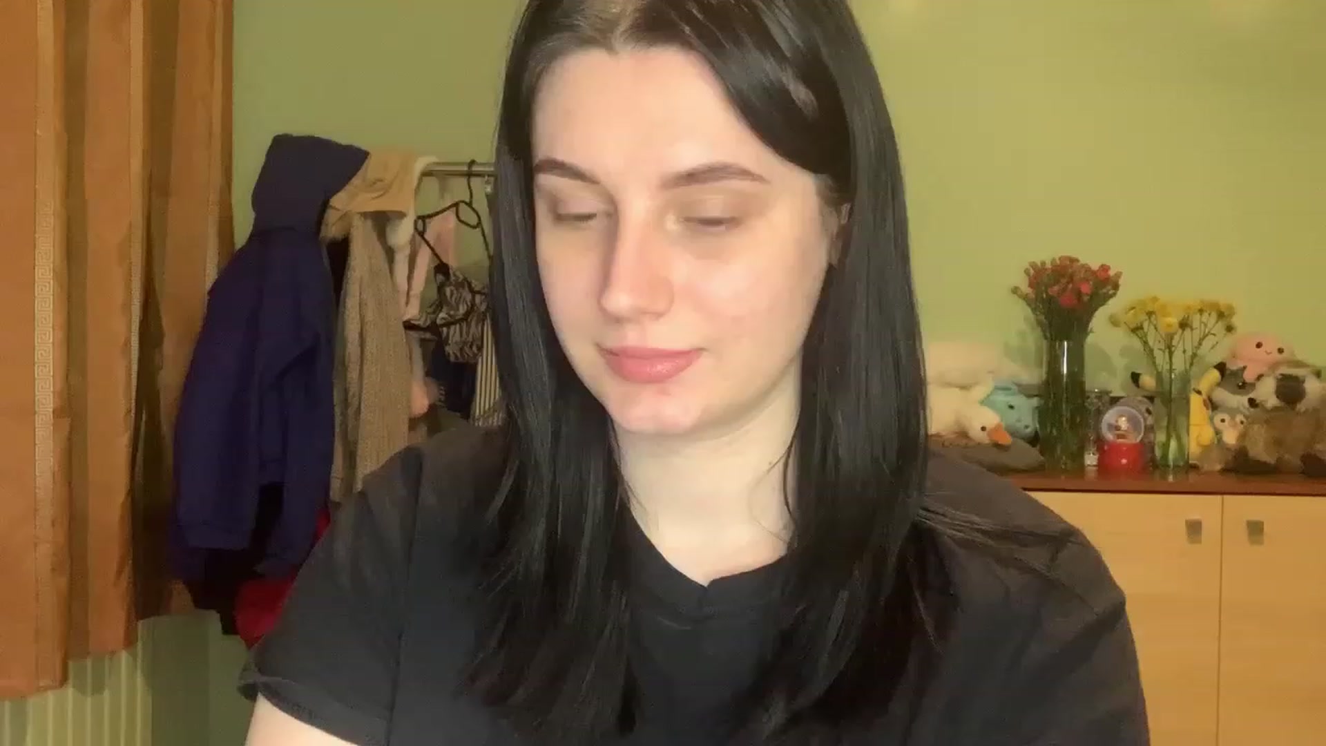 Gallery image thumbnail from Mavvka's myfreecams stream on, 12/07/2023, 22:45 image 15 of 20