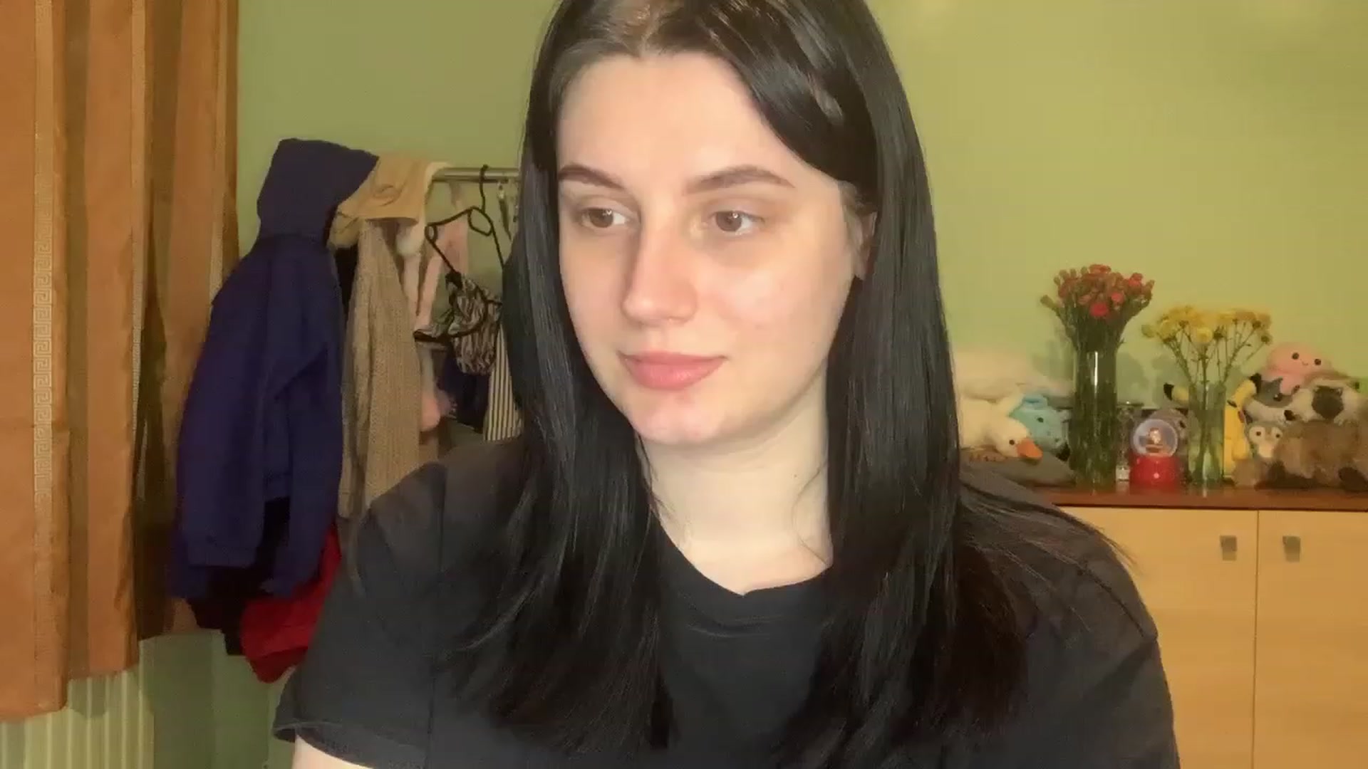 Gallery image thumbnail from Mavvka's myfreecams stream on, 12/07/2023, 22:45 image 9 of 20