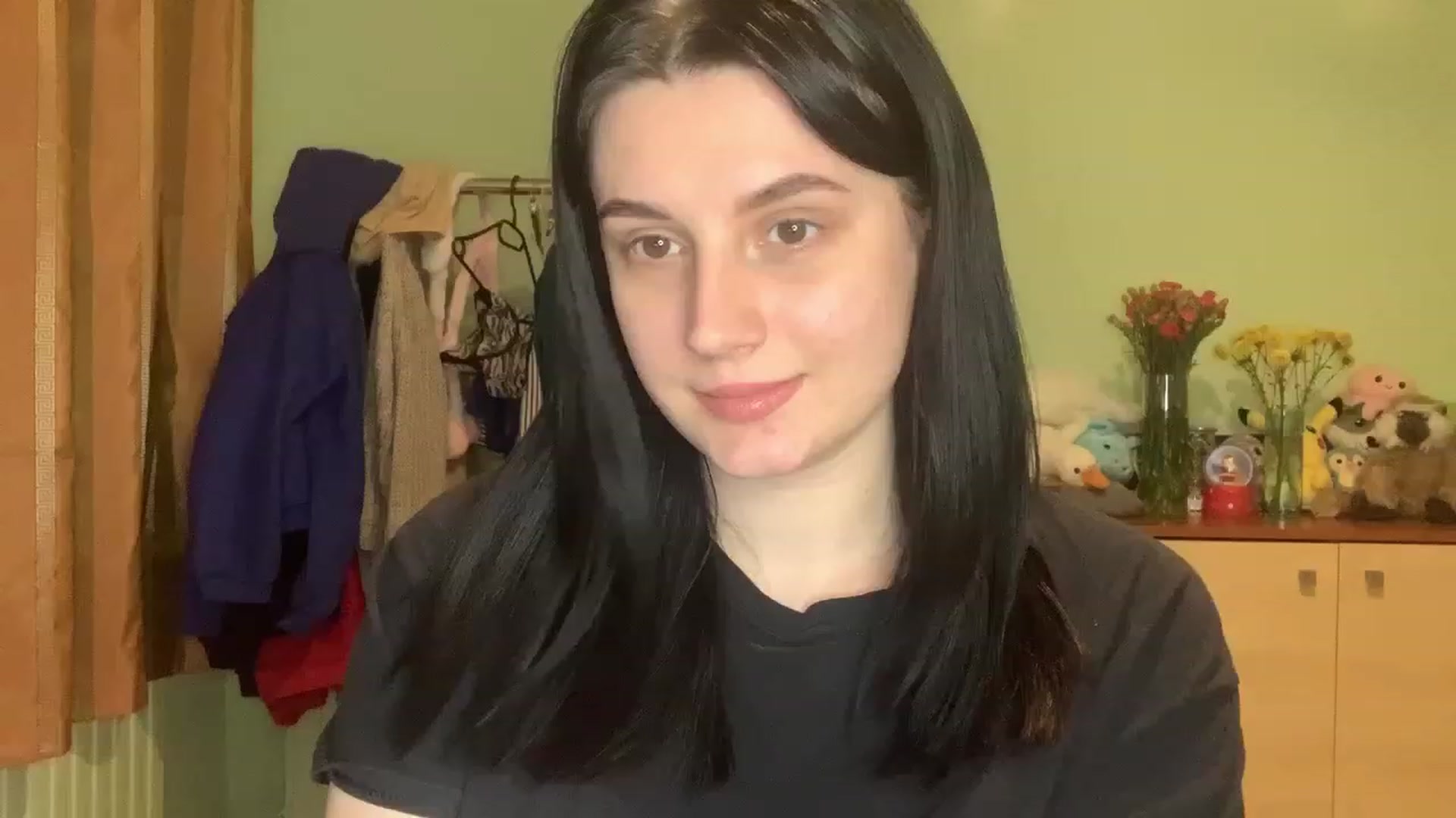Gallery image thumbnail from Mavvka's myfreecams stream on, 12/07/2023, 22:45 image 5 of 20