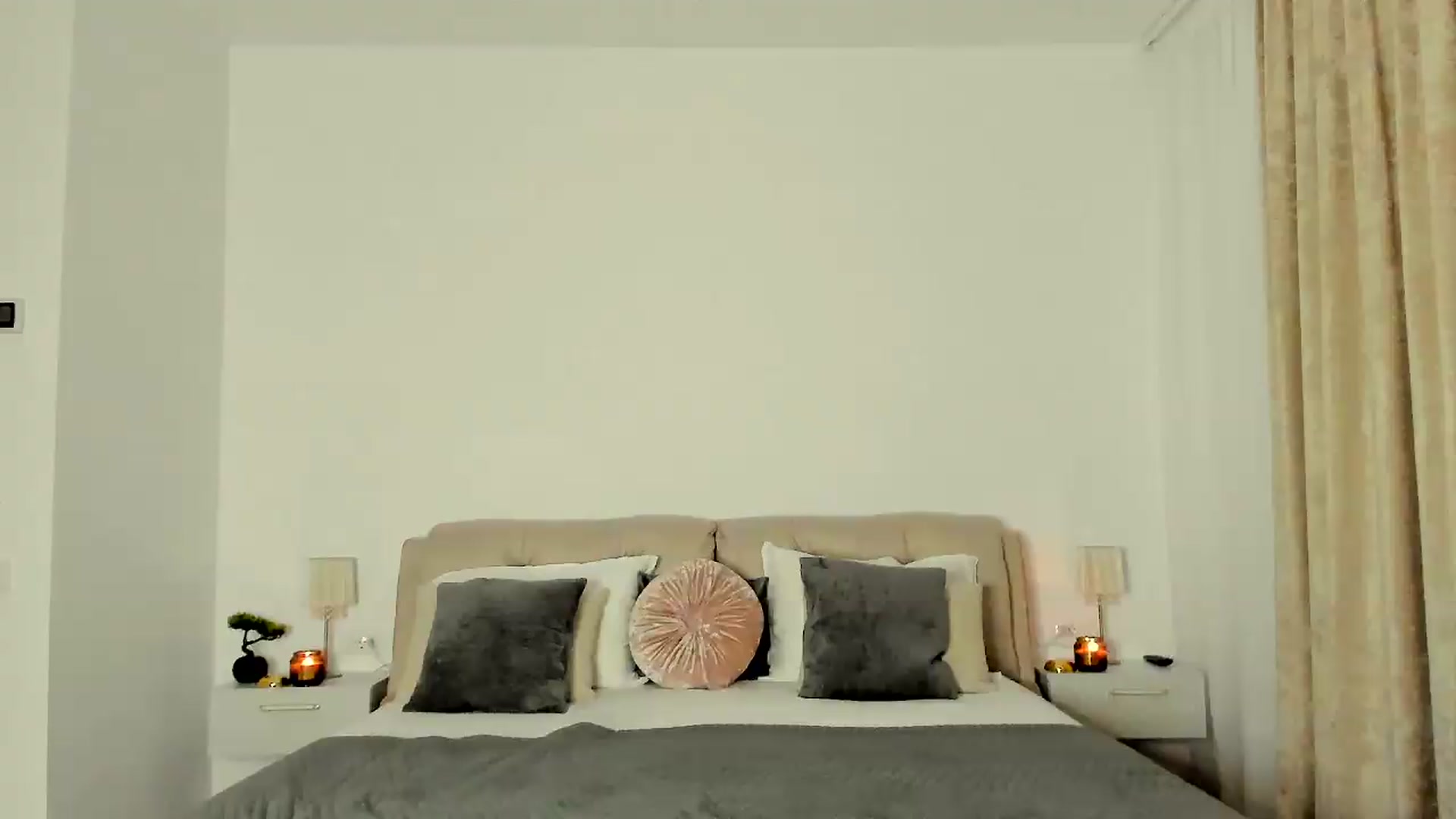 Gallery image thumbnail from Maxblonde's myfreecams stream on, 08/27/2026, 17:37 image 10 of 20
