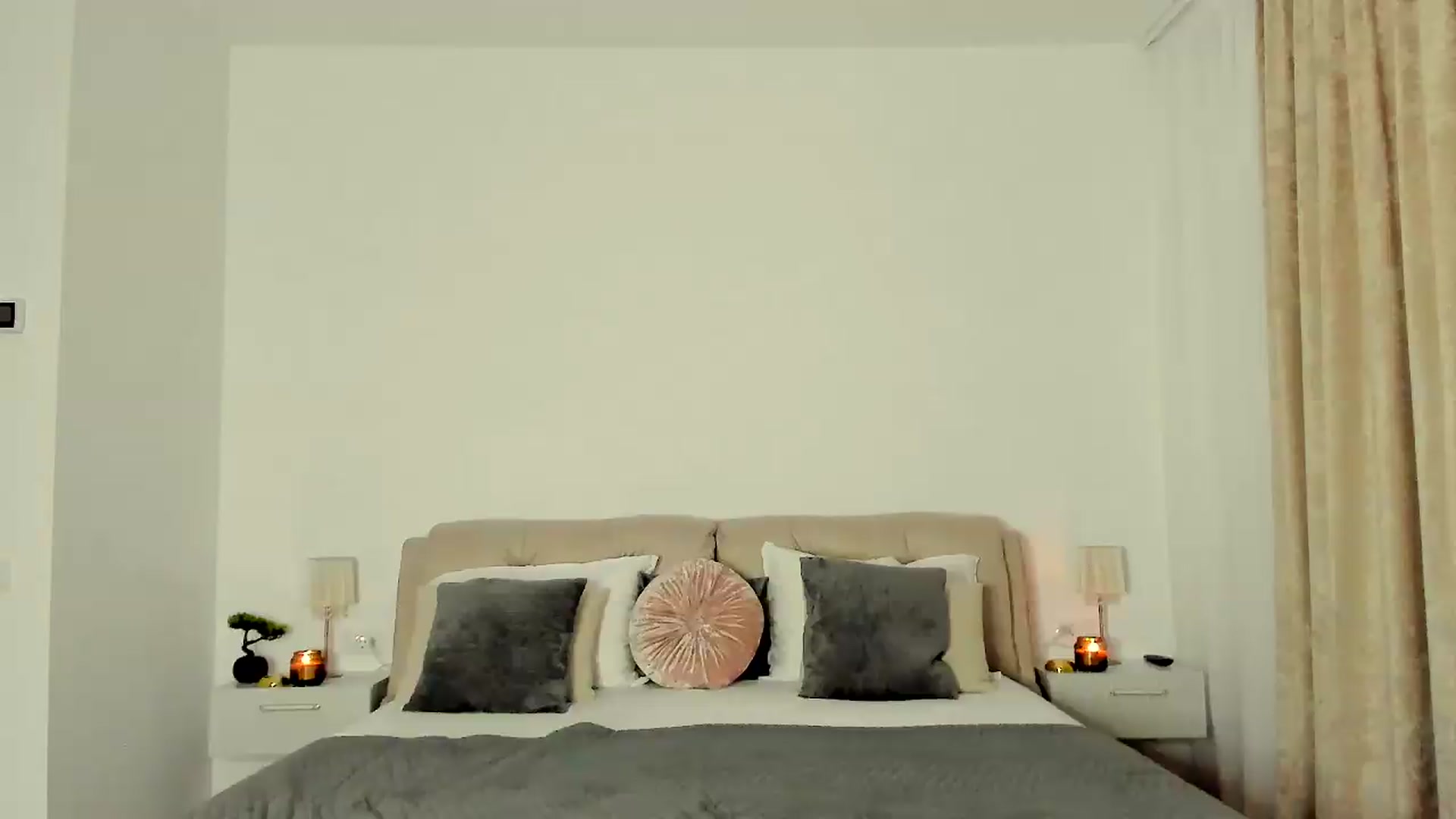 Gallery image thumbnail from Maxblonde's myfreecams stream on, 08/27/2026, 17:37 image 1 of 20