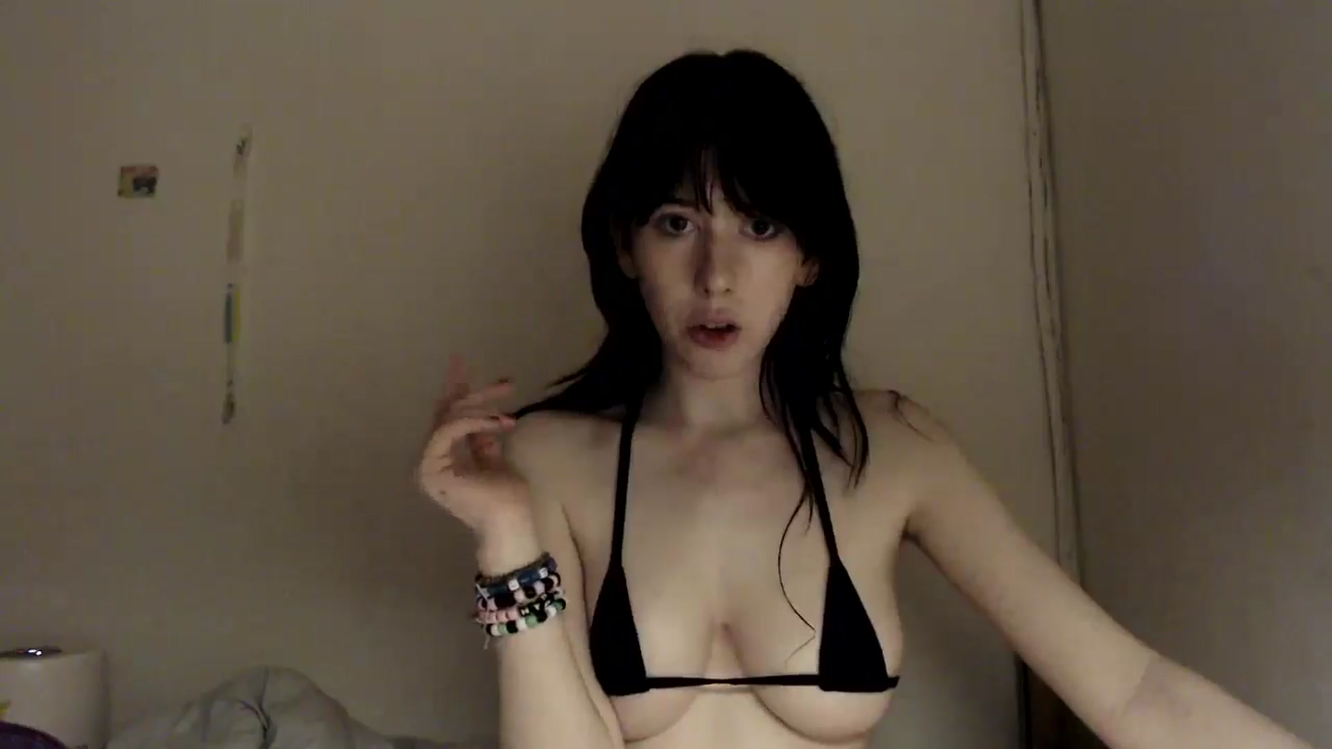 Gallery image thumbnail from MaxieFoxglove's myfreecams stream on, 02/25/2025, 08:26 image 10 of 20