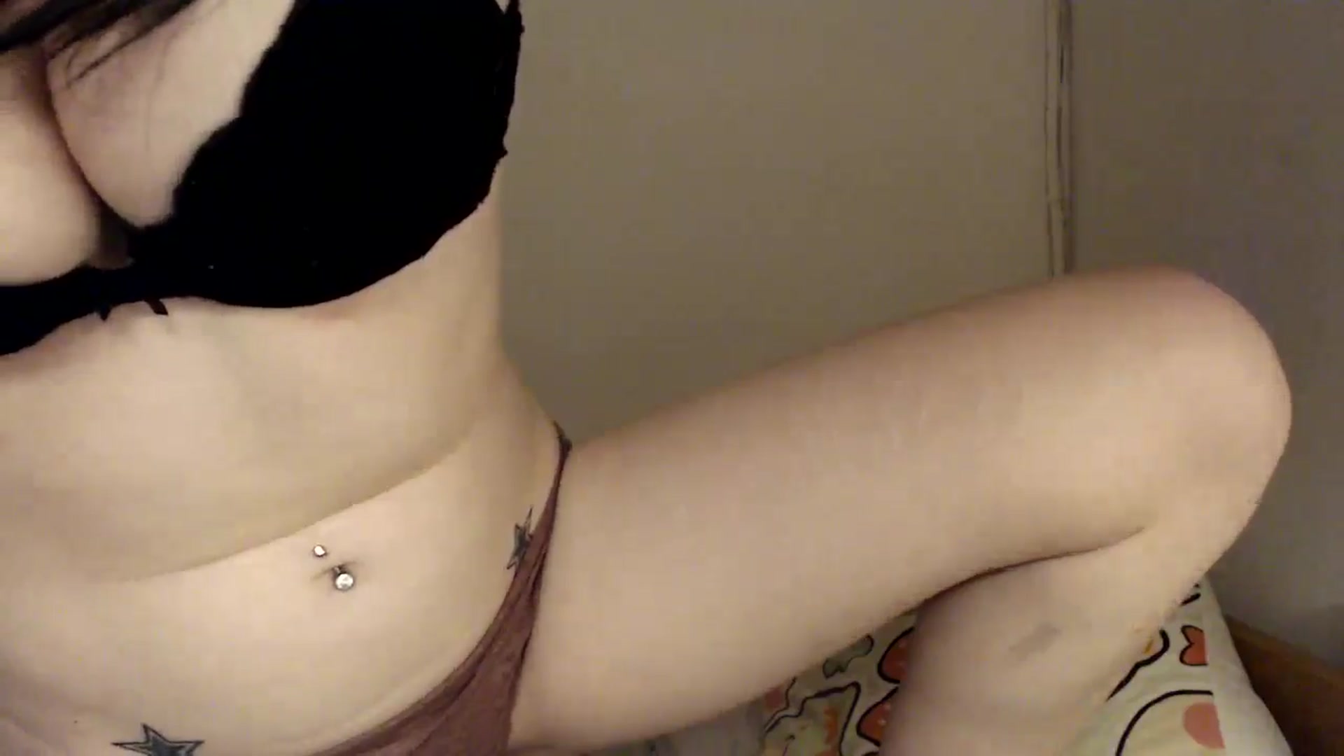 Gallery image thumbnail from MaxieFoxglove's myfreecams stream on, 04/12/2025, 10:29 image 7 of 20