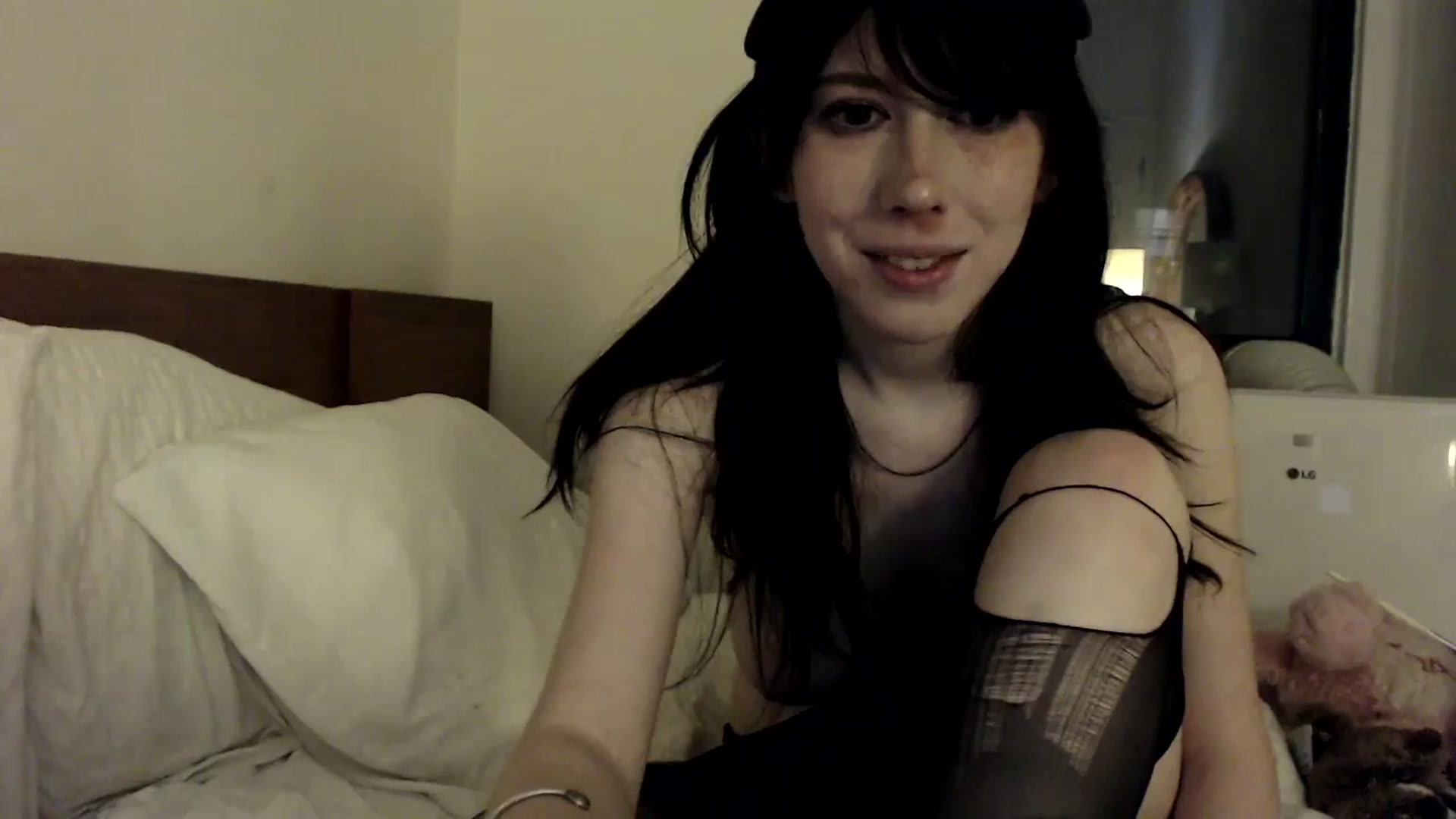 Gallery image thumbnail from MaxxyAugust's myfreecams stream on, 06/29/2024, 03:16 image 12 of 20