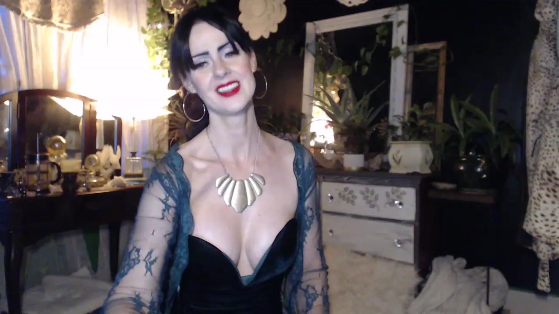 Gallery image thumbnail from MayGray's myfreecams stream on, 12/10/2022, 13:34 image 6 of 20