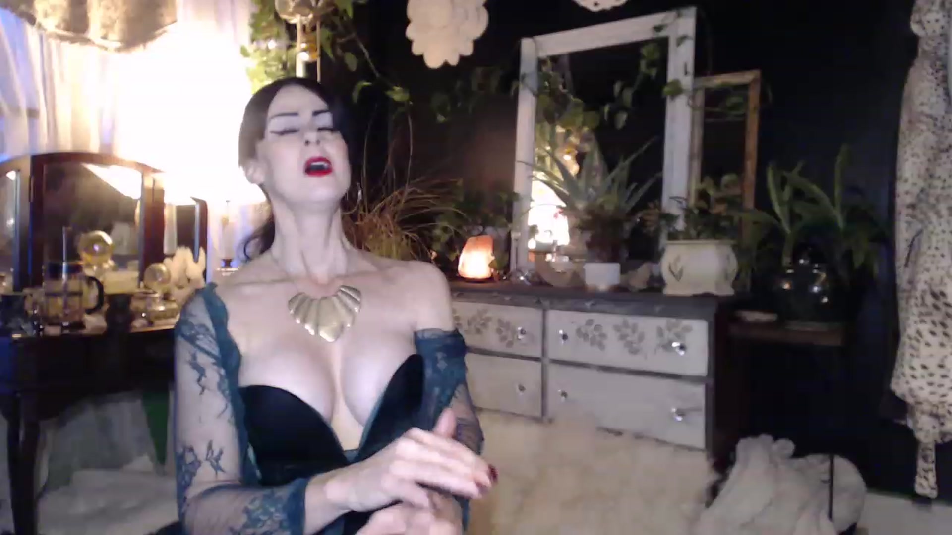 Gallery image thumbnail from MayGray's myfreecams stream on, 12/10/2022, 13:34 image 14 of 20