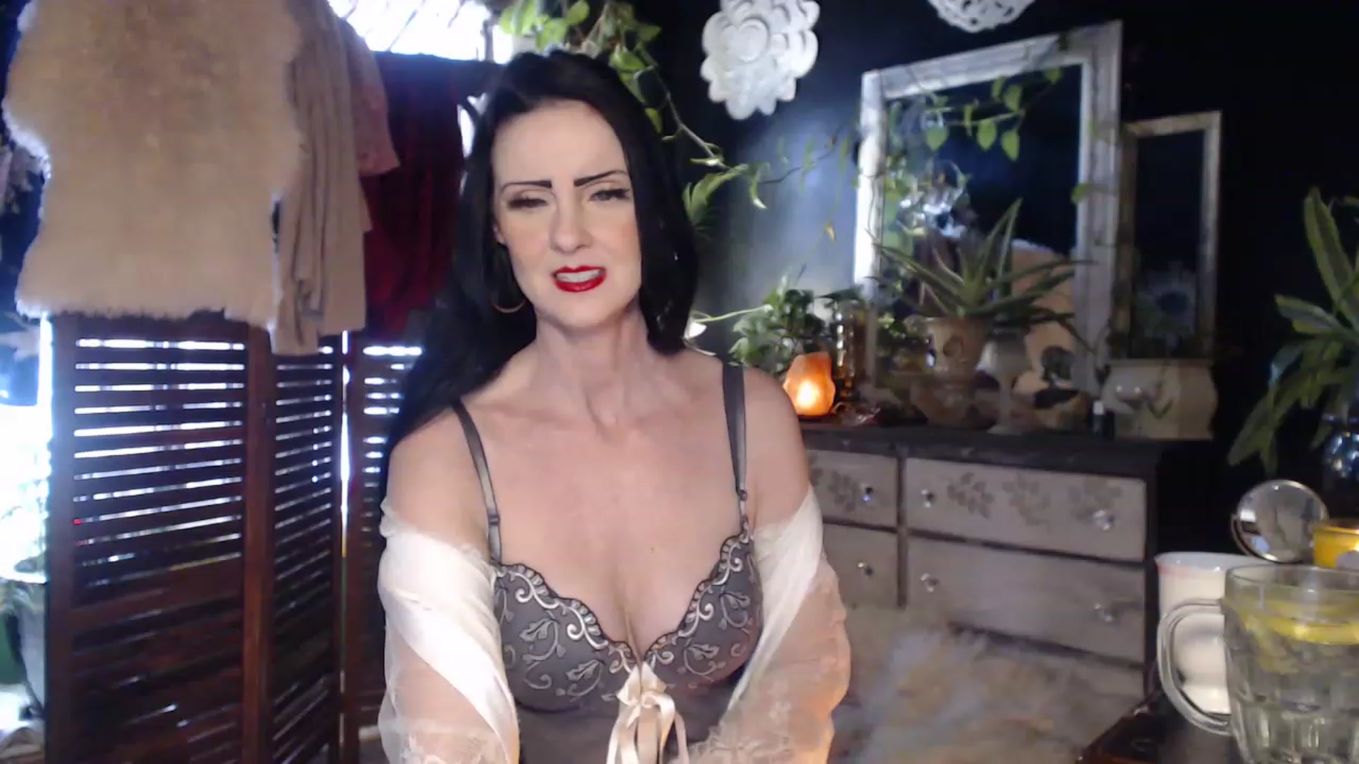 Gallery image thumbnail from MayGray's myfreecams stream on, 03/01/2023, 18:32 image 13 of 20