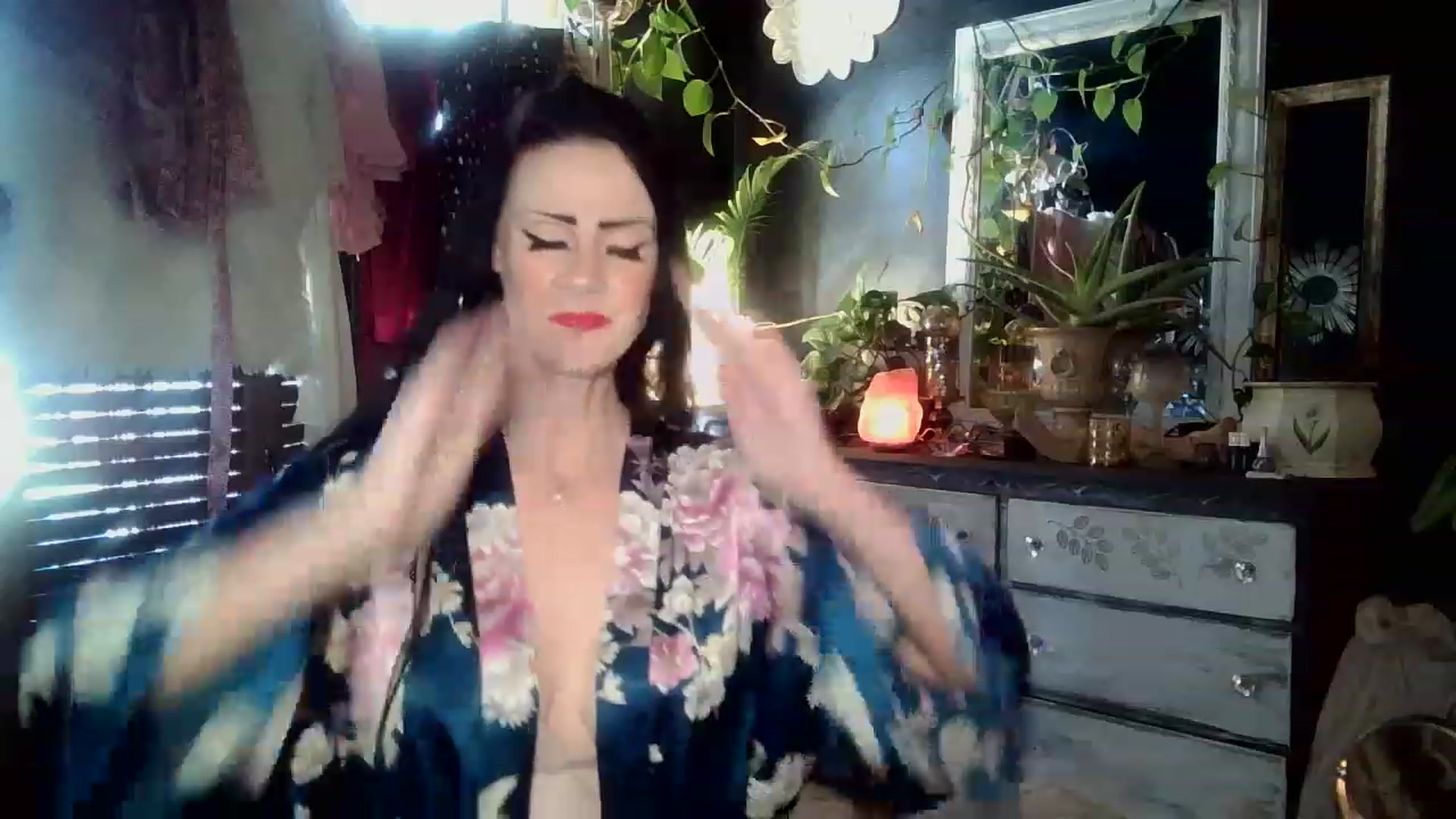 Gallery image thumbnail from MayGray's myfreecams stream on, 03/05/2023, 18:13 image 15 of 20