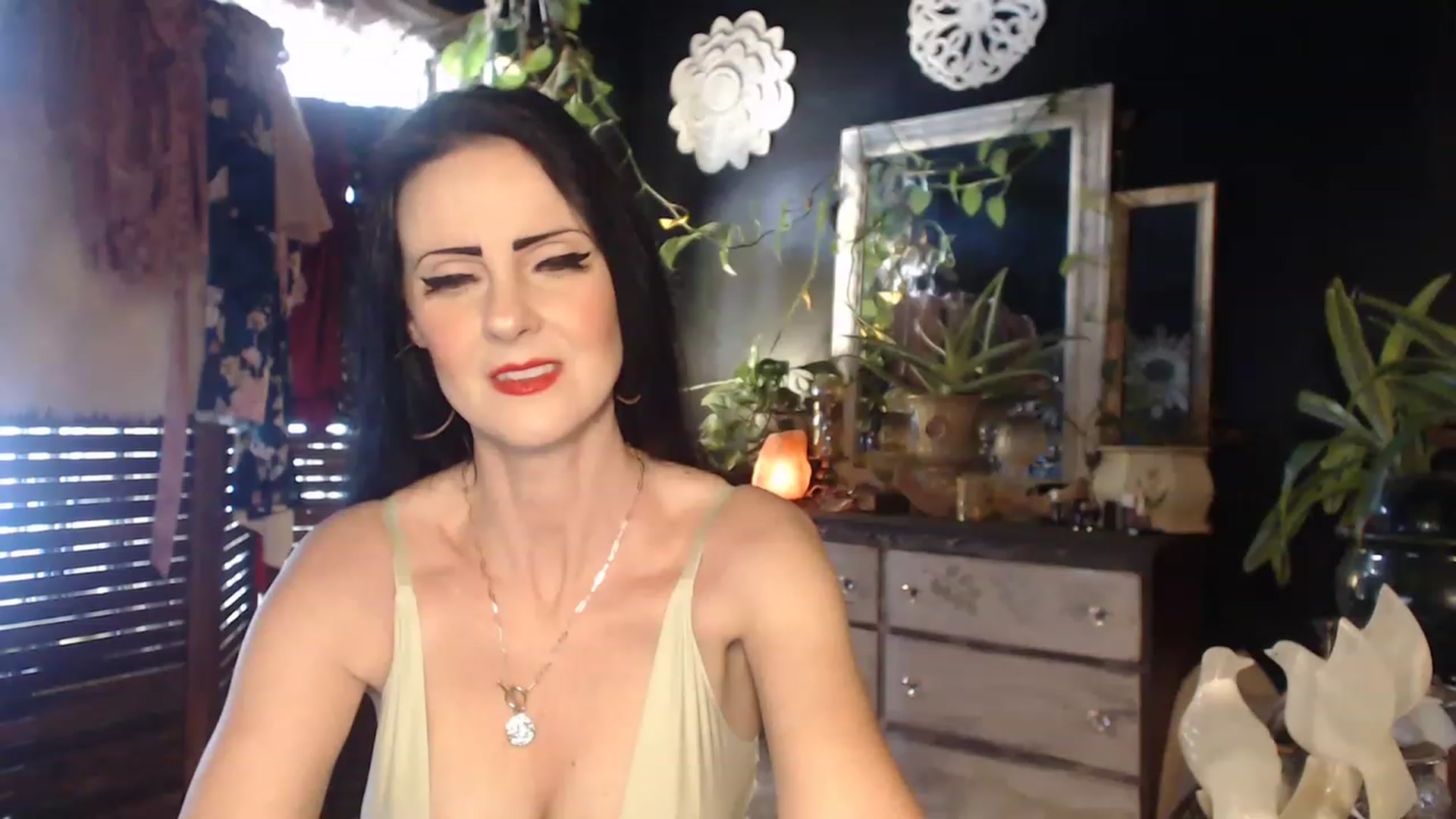 Gallery image thumbnail from MayGray's myfreecams stream on, 03/06/2023, 18:04 image 15 of 20