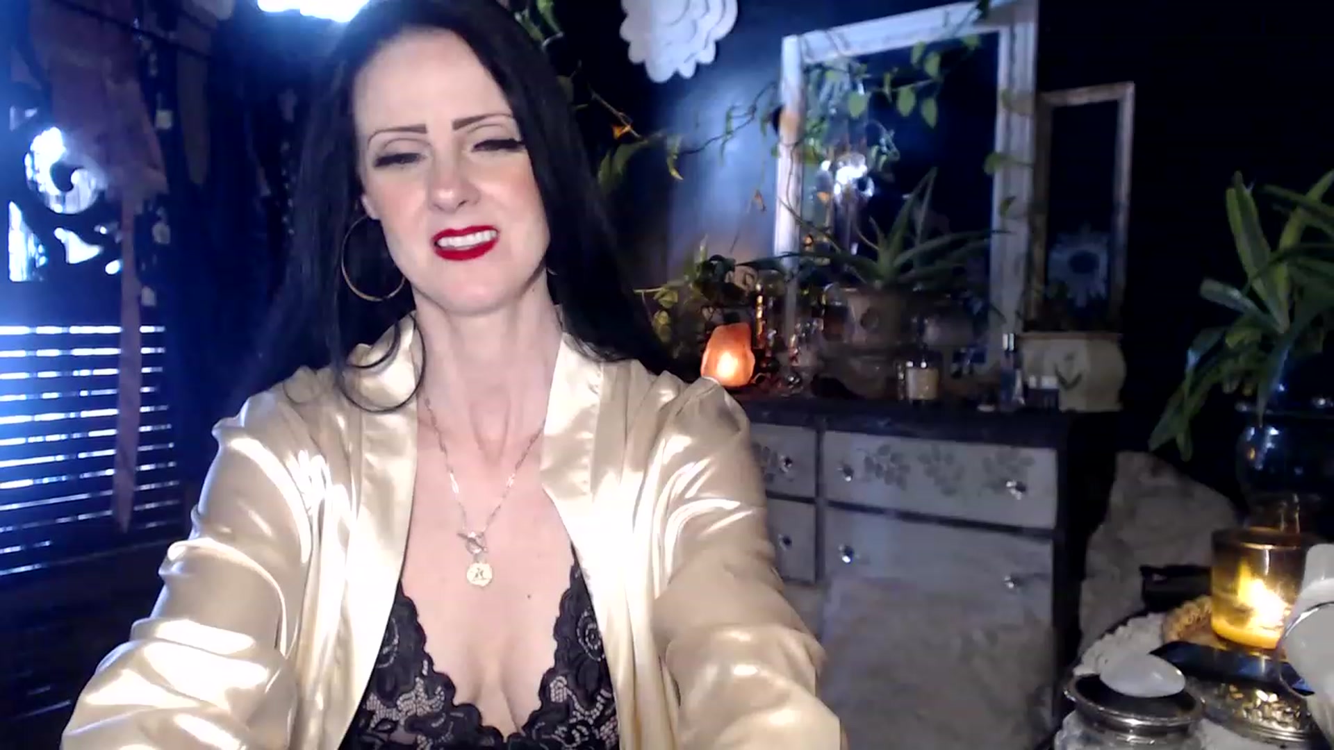 Gallery image thumbnail from MayGray's myfreecams stream on, 03/13/2023, 20:13 image 3 of 20