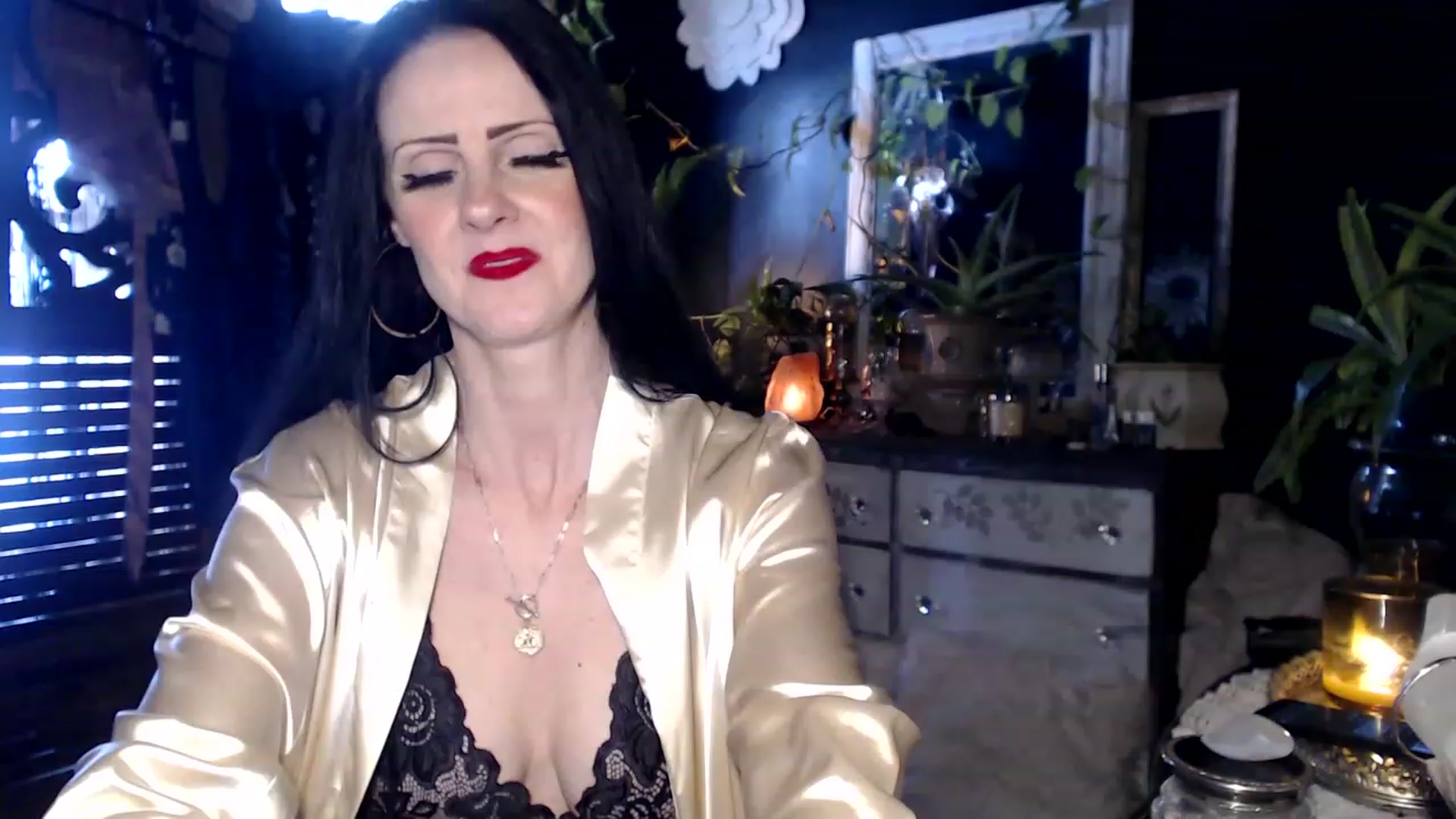 Gallery image thumbnail from MayGray's myfreecams stream on, 03/13/2023, 20:13 image 4 of 20