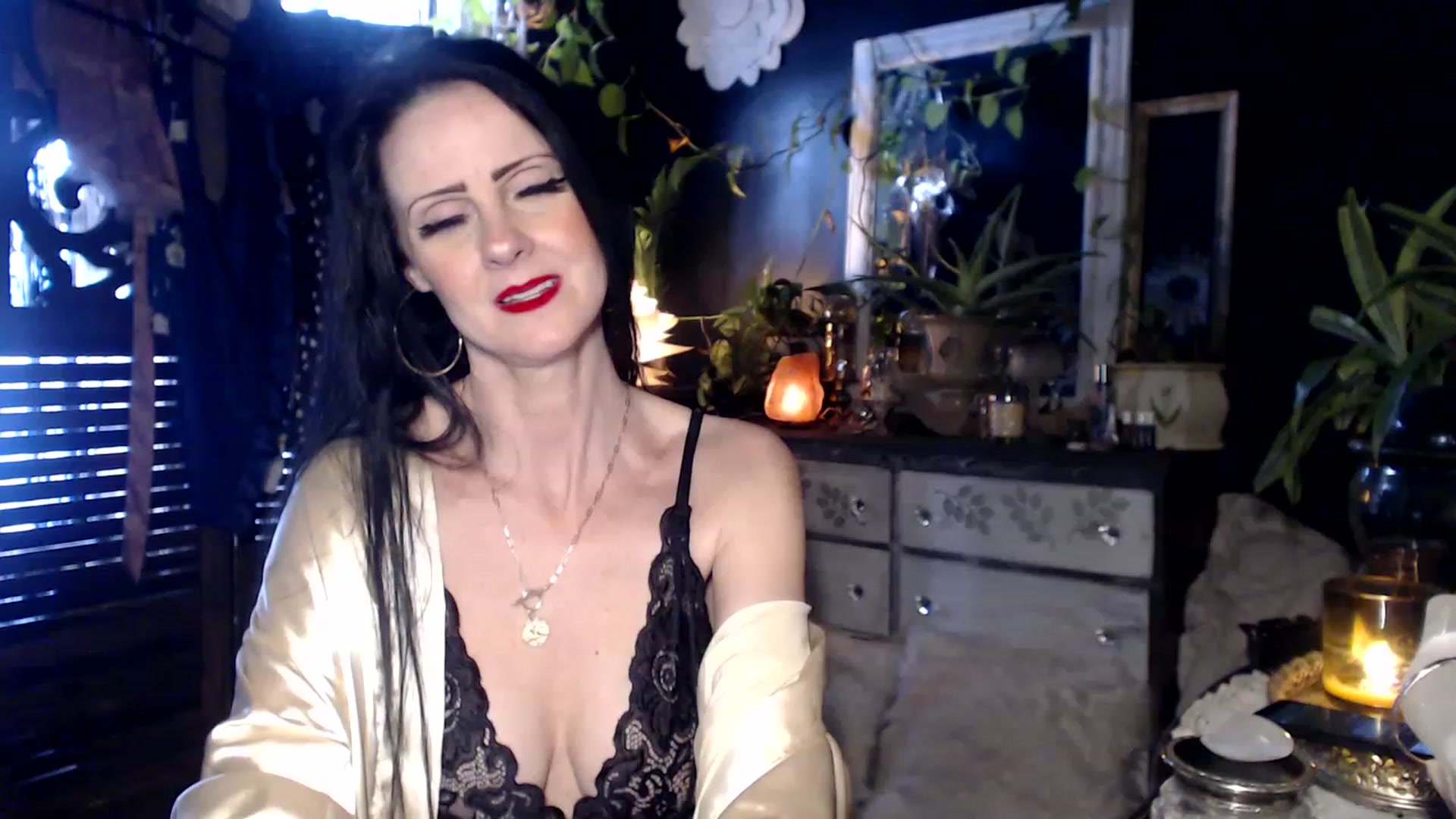 Gallery image thumbnail from MayGray's myfreecams stream on, 03/13/2023, 20:46 image 12 of 20