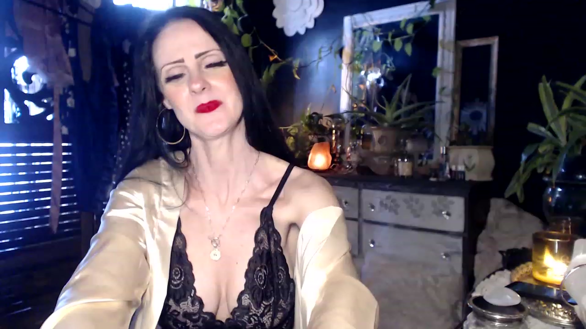 Gallery image thumbnail from MayGray's myfreecams stream on, 03/13/2023, 20:46 image 2 of 20