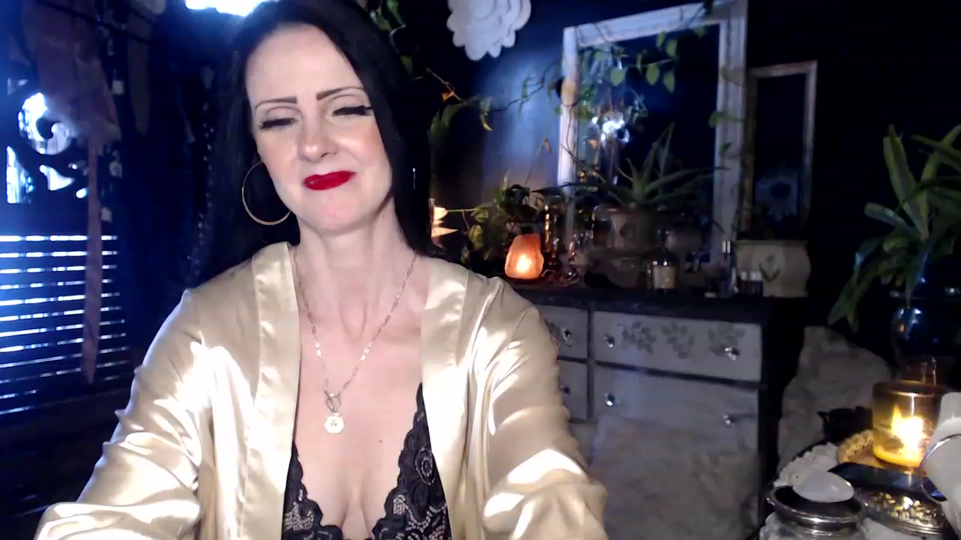 Gallery image thumbnail from MayGray's myfreecams stream on, 03/13/2023, 20:46 image 4 of 20