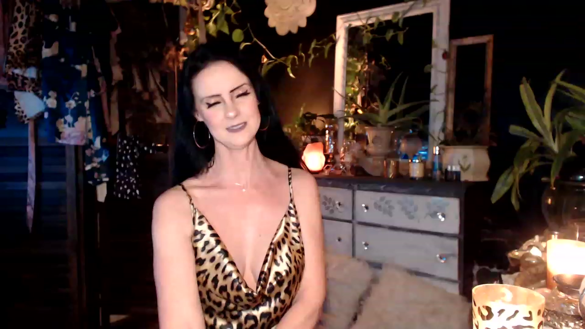 Gallery image thumbnail from MayGray's myfreecams stream on, 03/17/2023, 02:54 image 17 of 20