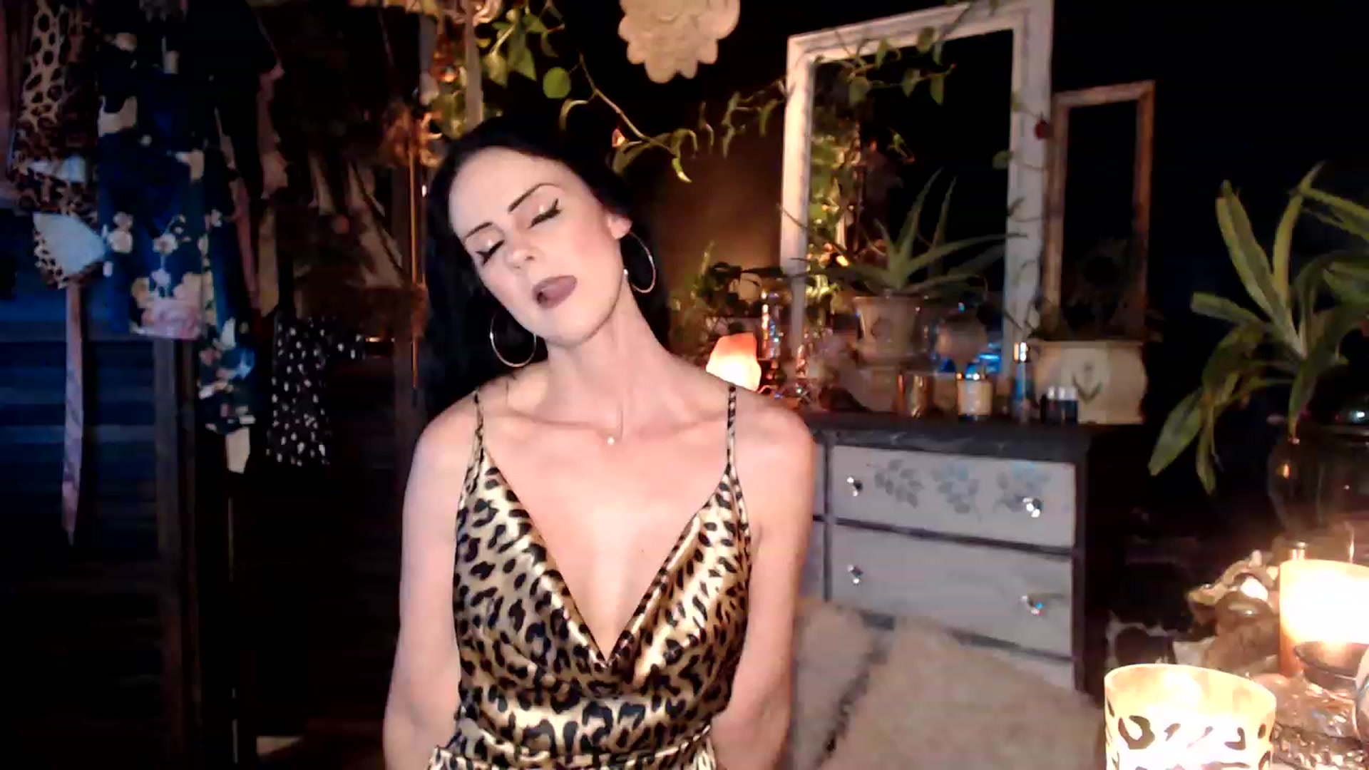 Gallery image thumbnail from MayGray's myfreecams stream on, 03/17/2023, 02:54 image 10 of 20