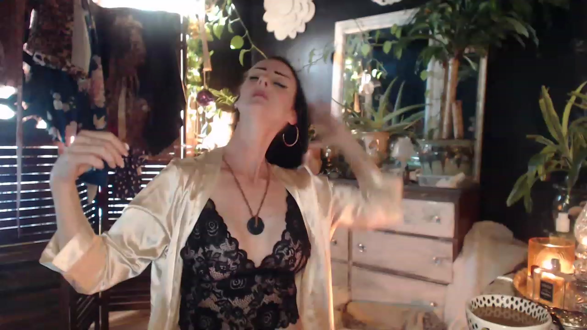 Gallery image thumbnail from MayGray's myfreecams stream on, 04/12/2023, 12:14 image 13 of 20