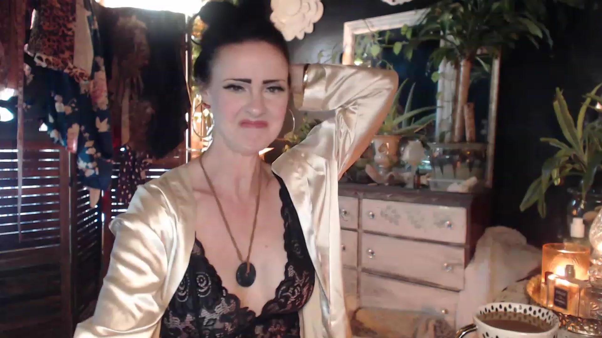 Gallery image thumbnail from MayGray's myfreecams stream on, 04/12/2023, 12:14 image 3 of 20