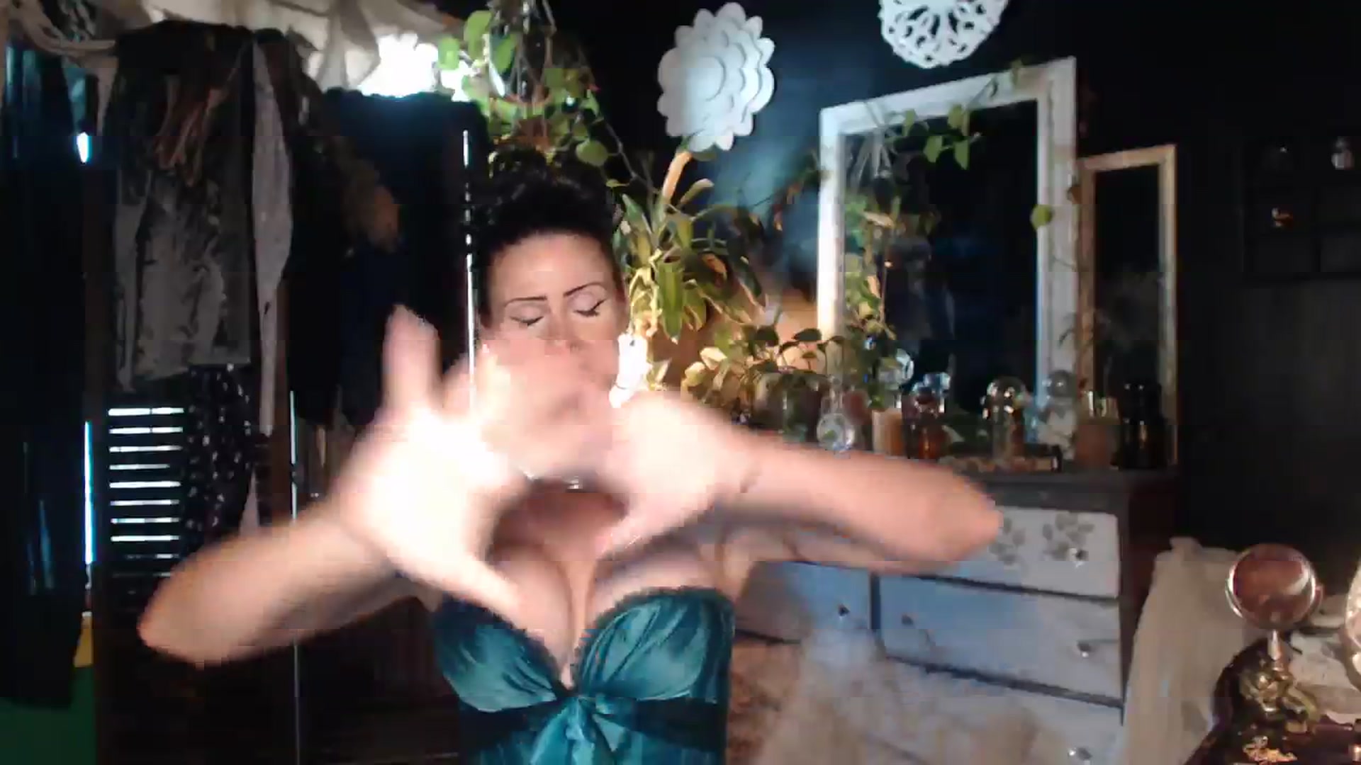 Gallery image thumbnail from MayGray's myfreecams stream on, 08/18/2023, 18:57 image 10 of 20